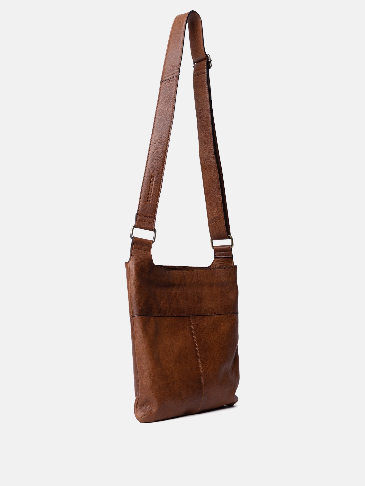 RE:DESIGNED Sara Big Umhängetasche Walnut Vollleder