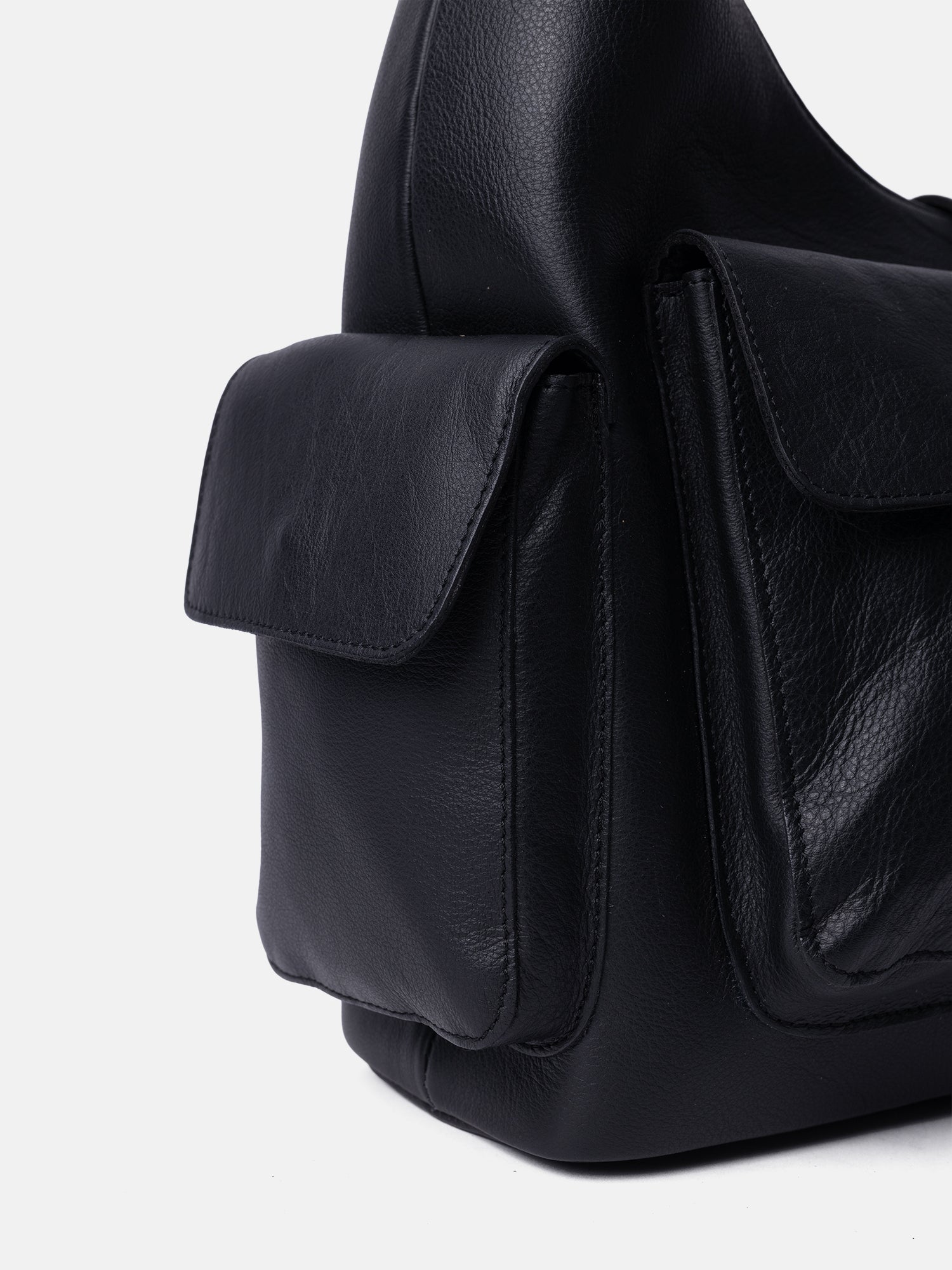 RE:DESIGNED Solvej Large Schultertasche Schwarz Fächer