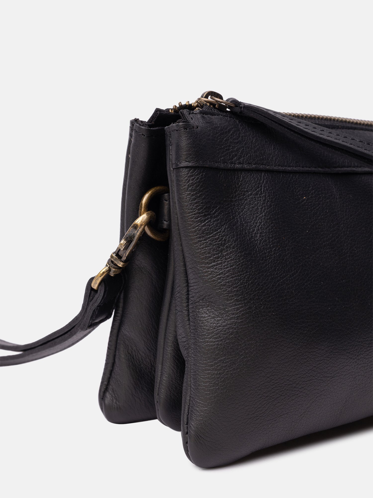 RE:DESIGNED Ola Clutch Schwarz Vollleder