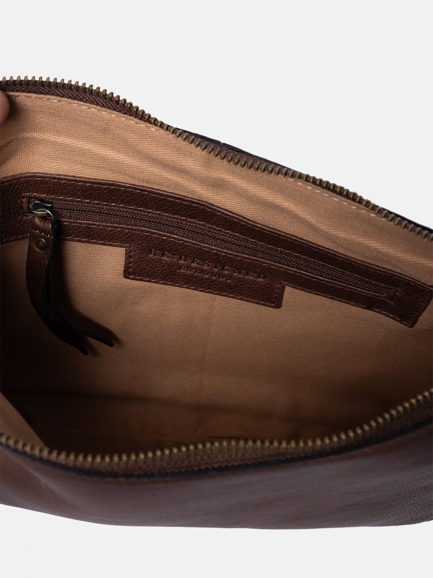RE:DESIGNED Nada Umhängetasche Woodsmoke Vollleder