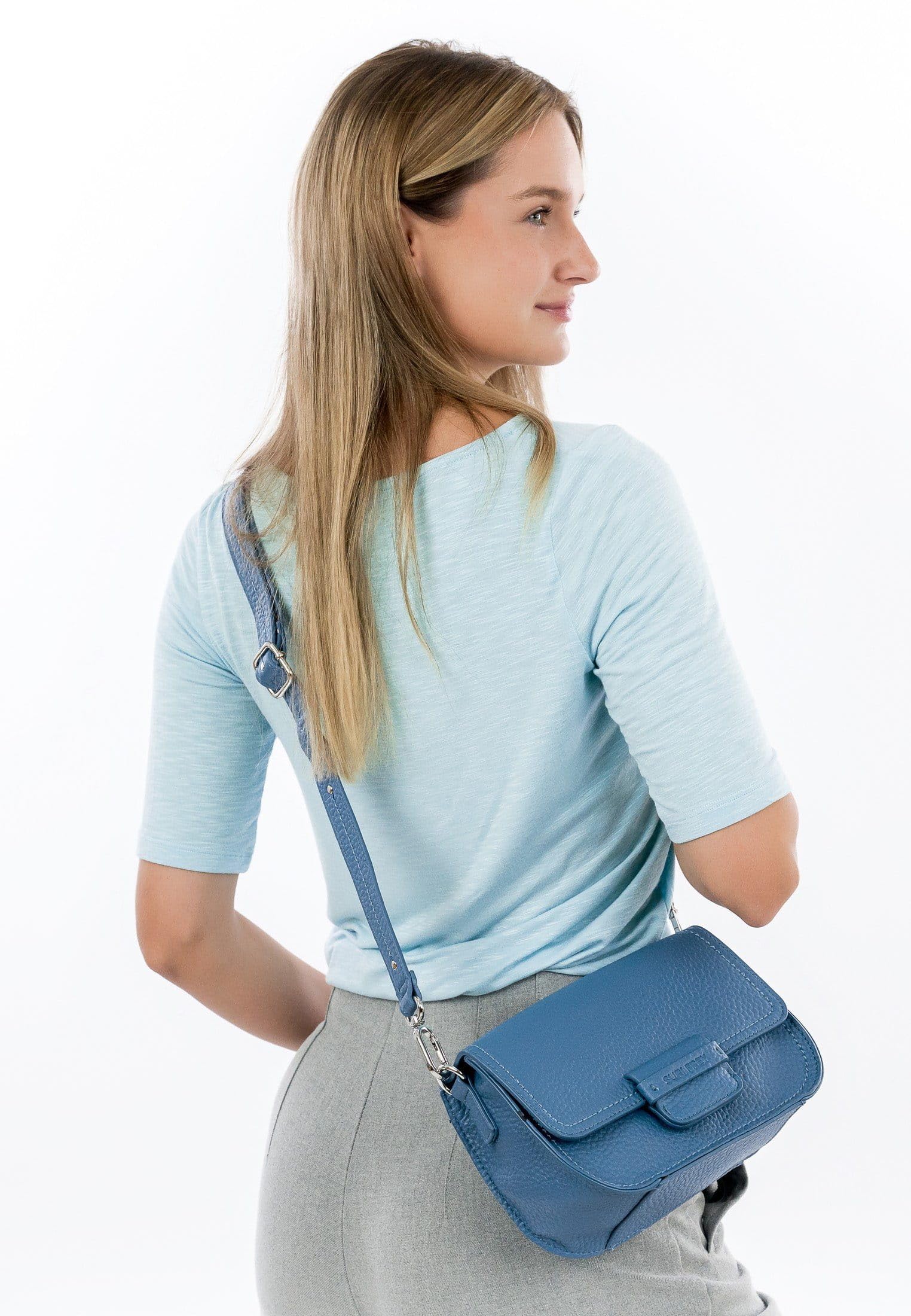 SURI FREY Berly Crossbody Umhängetasche Denim blau klein