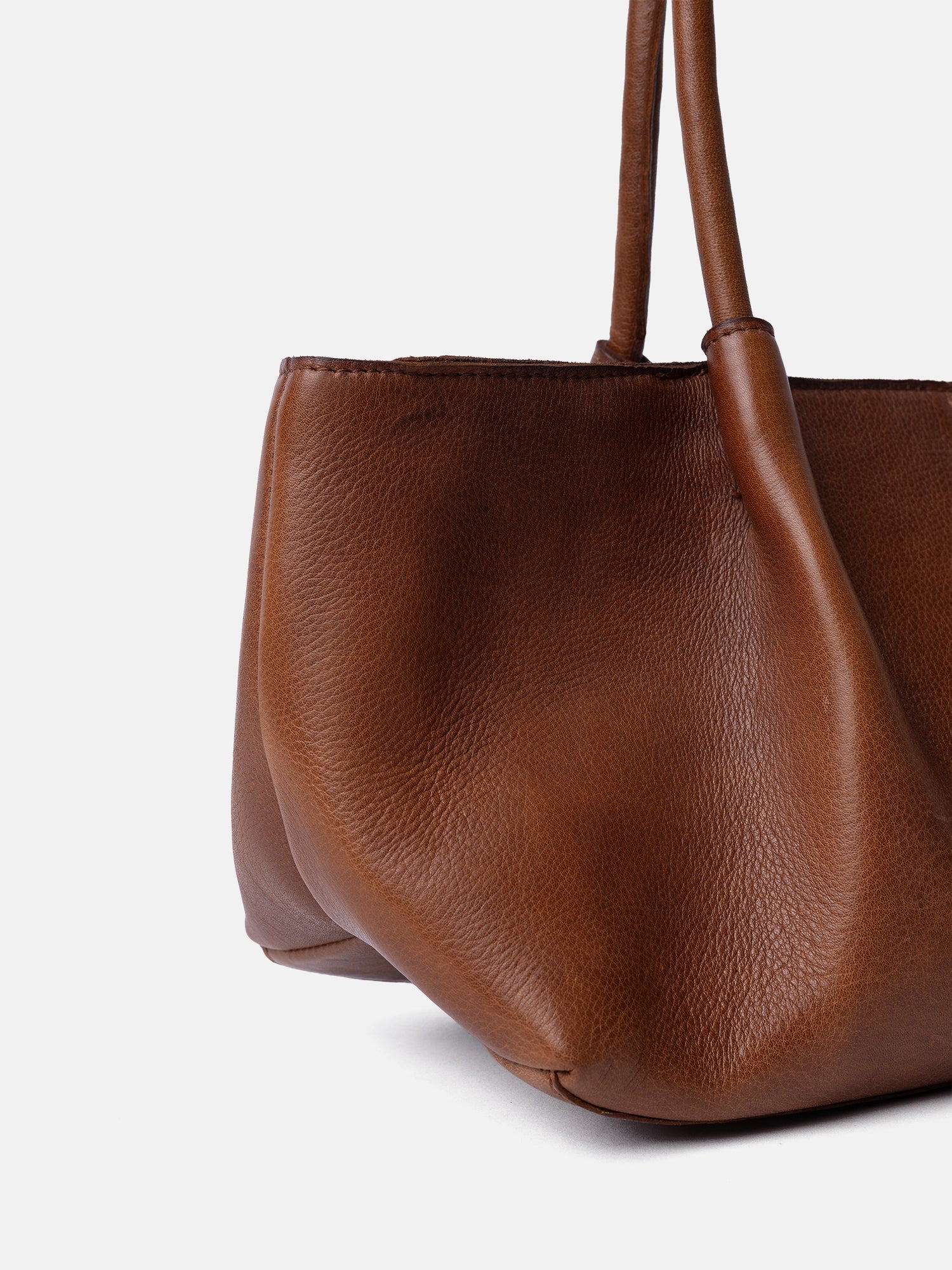 RE:DESIGNED Sille Handtasche Walnut Vollleder 37cm