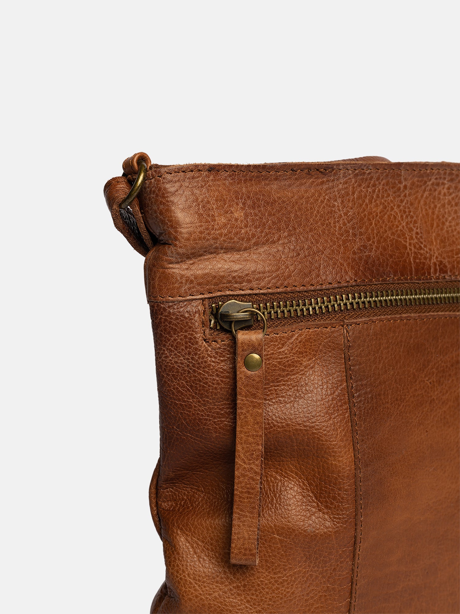 RE:DESIGNED Lillesand Urban Umhängetasche Walnut Vollleder