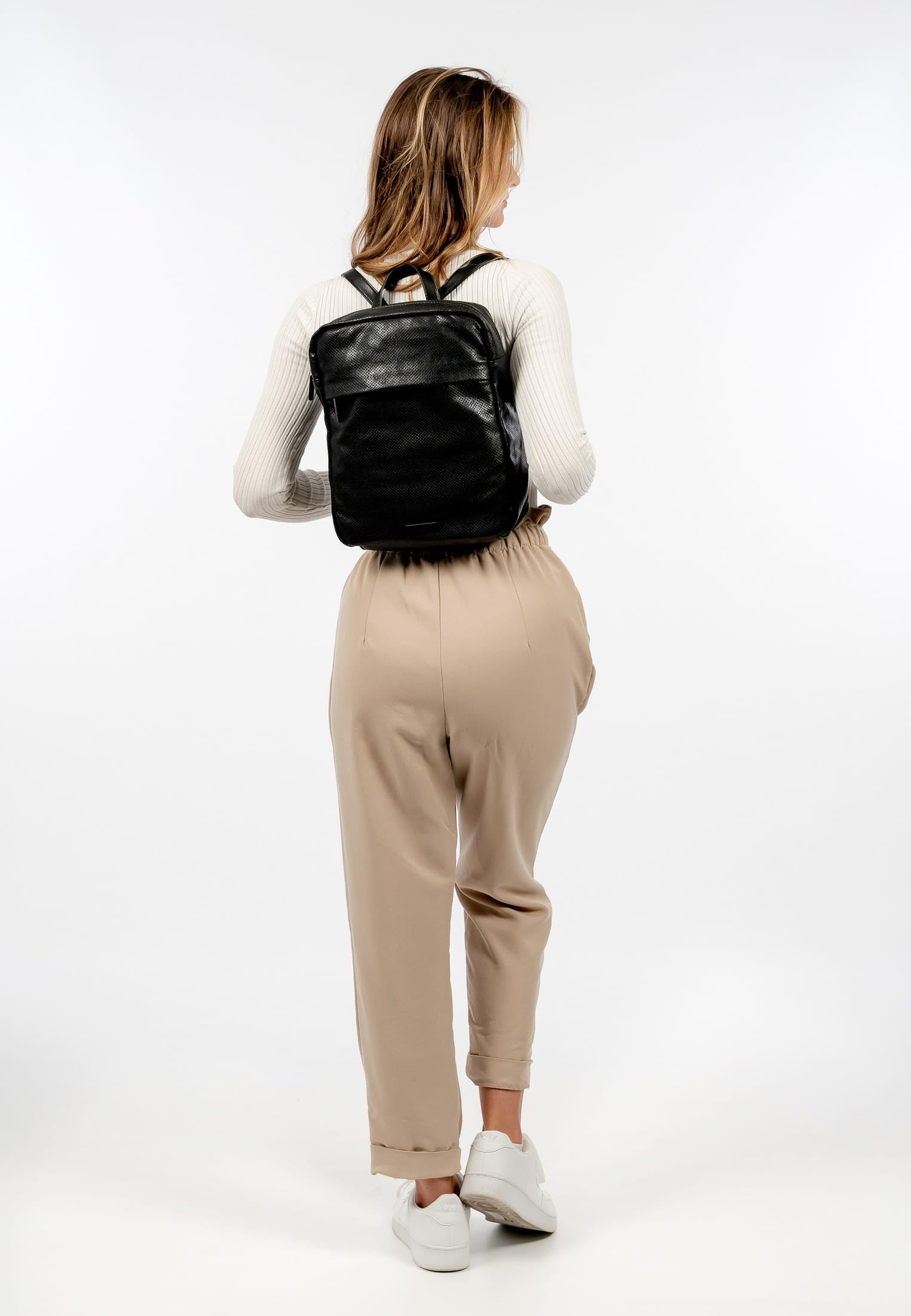 SURI FREY Celly Backpack Rucksack schwarz perforiert