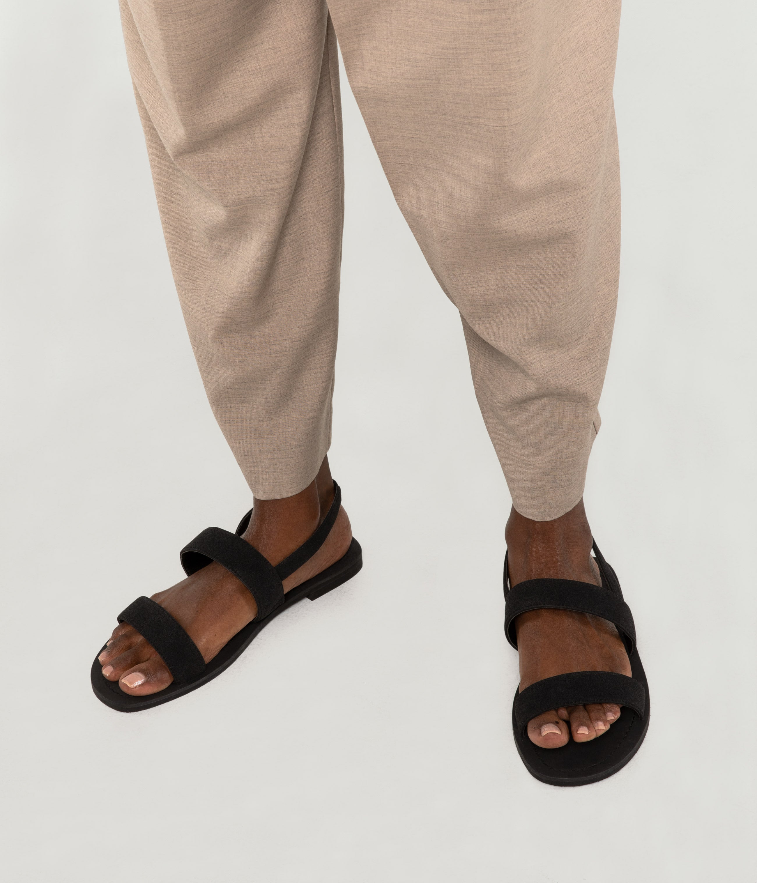 Matt & Nat Tilie Sandalen Schwarz veganes Wildleder