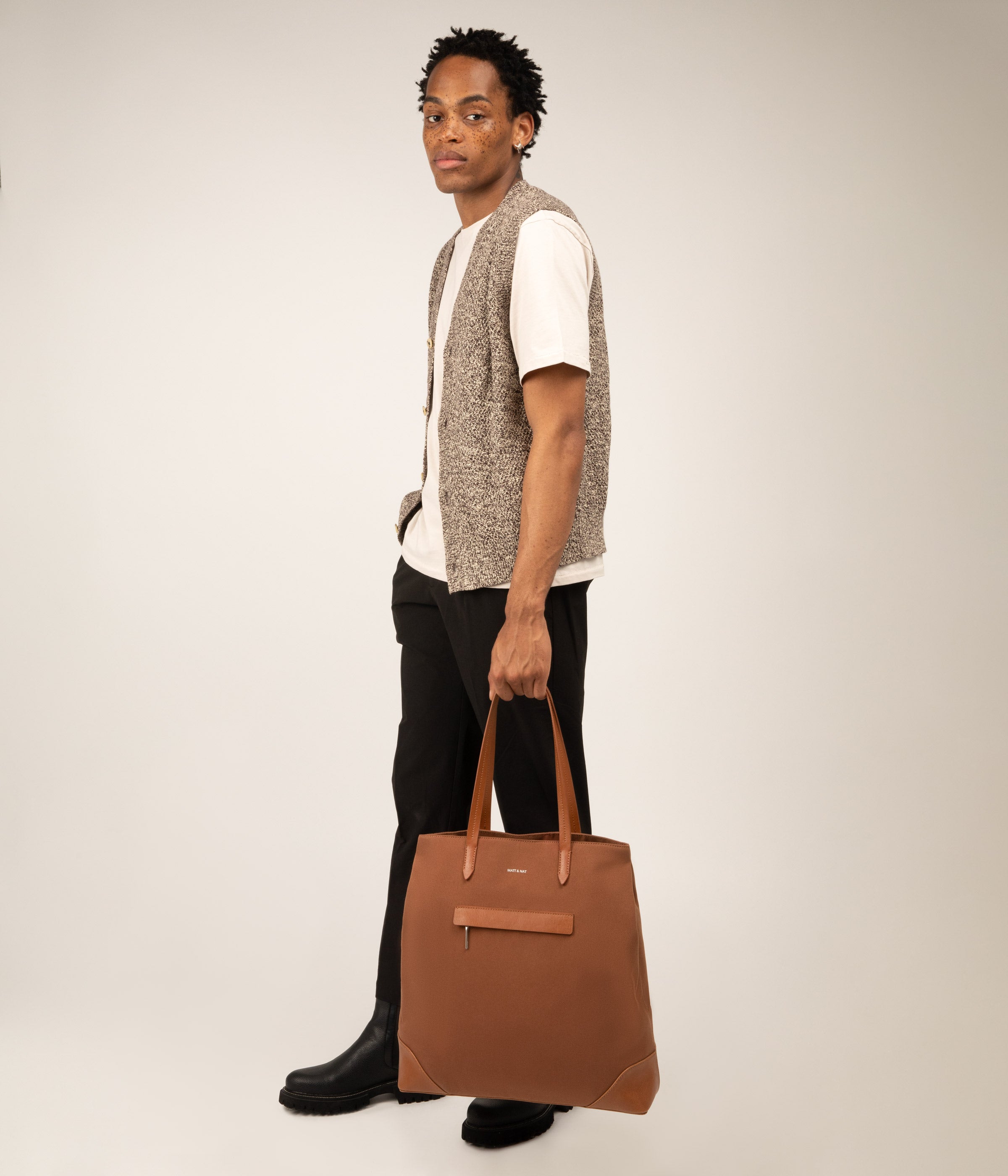 Matt & Nat Leiden Canvas Shopper Schwarz Laptop