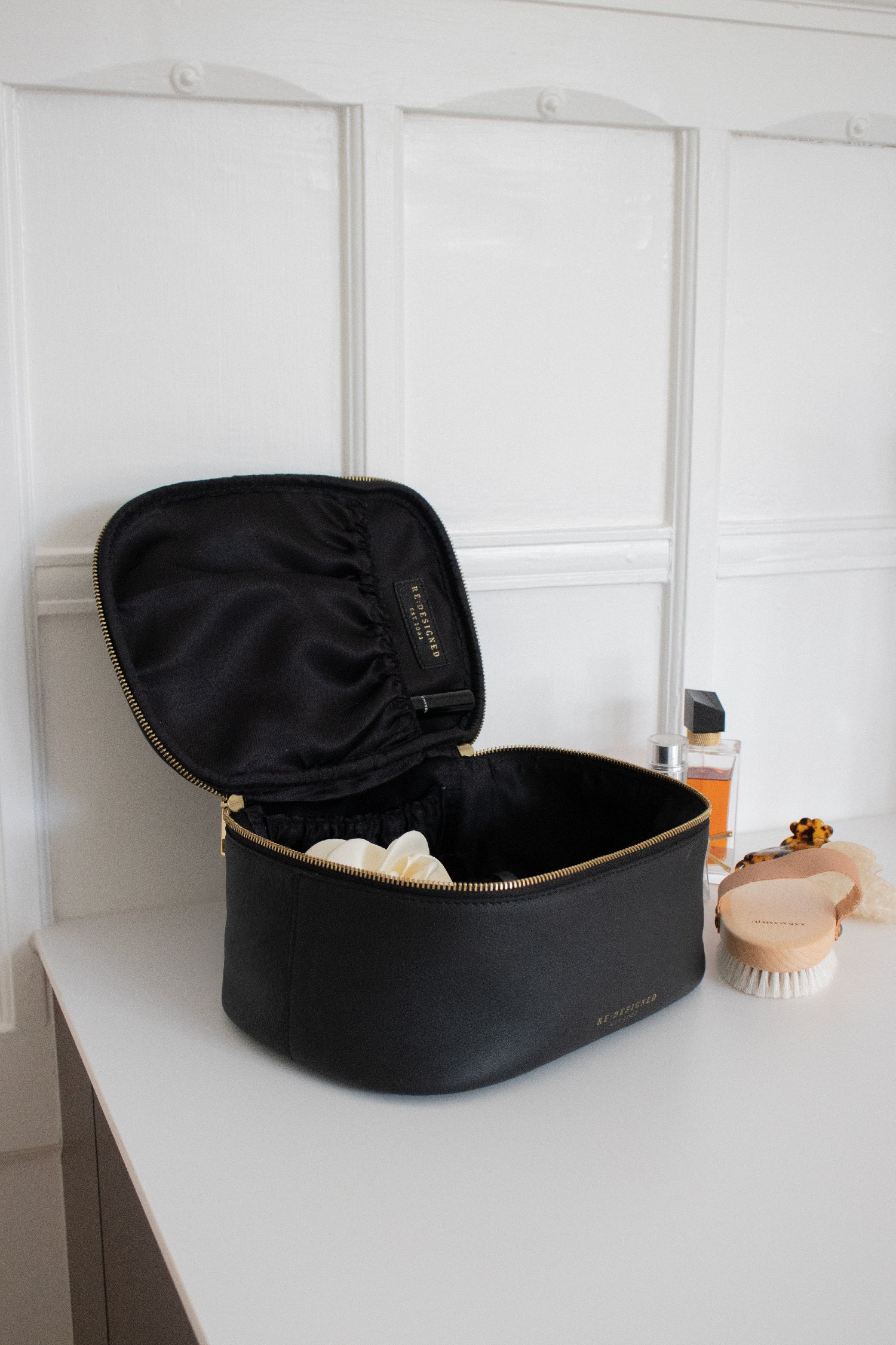 RE:DESIGNED Helga Big Kulturtasche Schwarz Vollleder