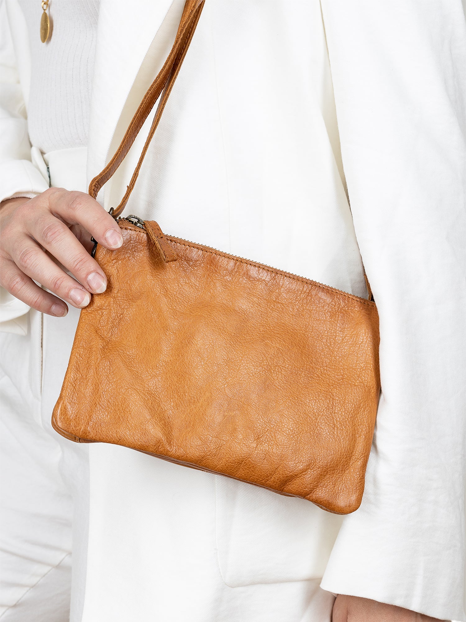 RE:DESIGNED Oslo Umhängetasche Burned Tan Leder