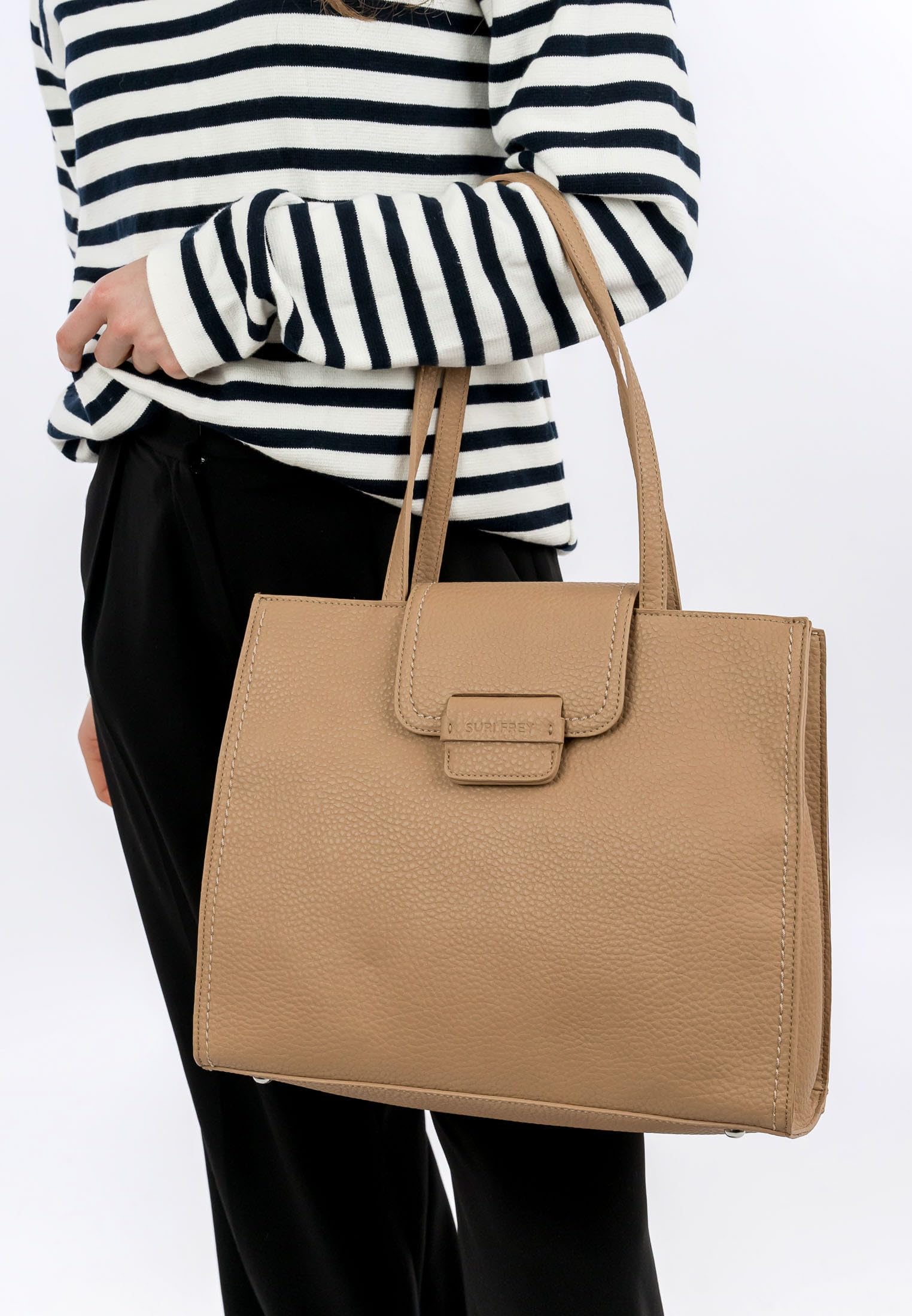 SURI FREY Berly Cityshopper M Shopper Sand DIN A4
