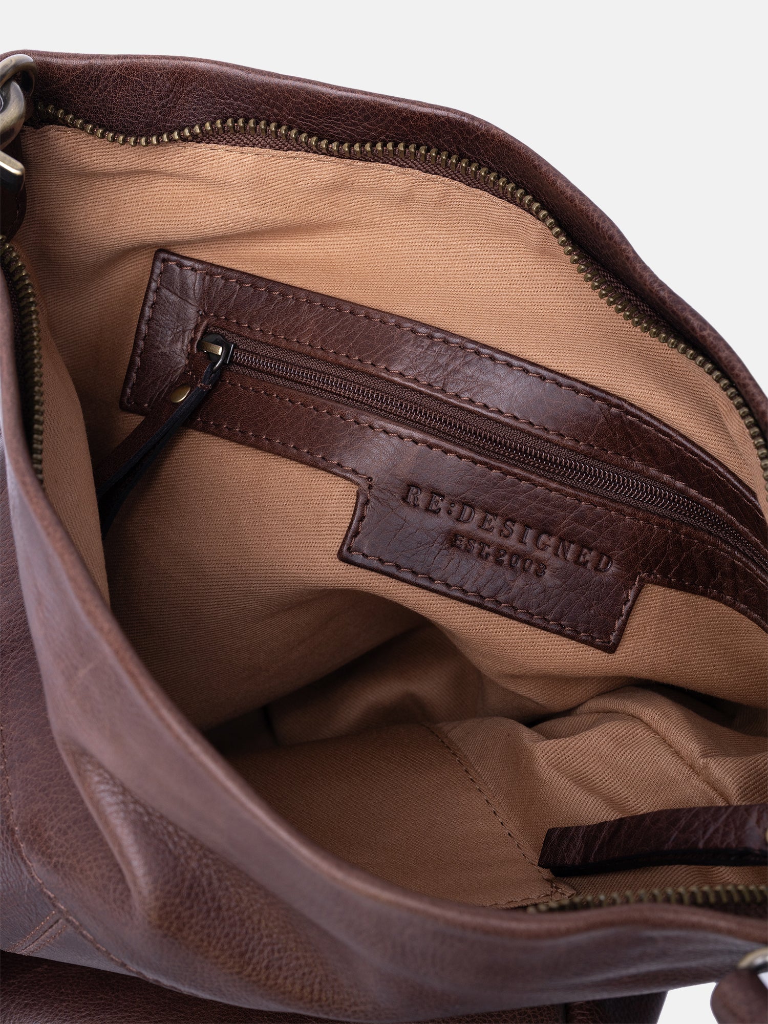 RE:DESIGNED Olea Big 6644 Umhängetasche Woodsmoke Leder