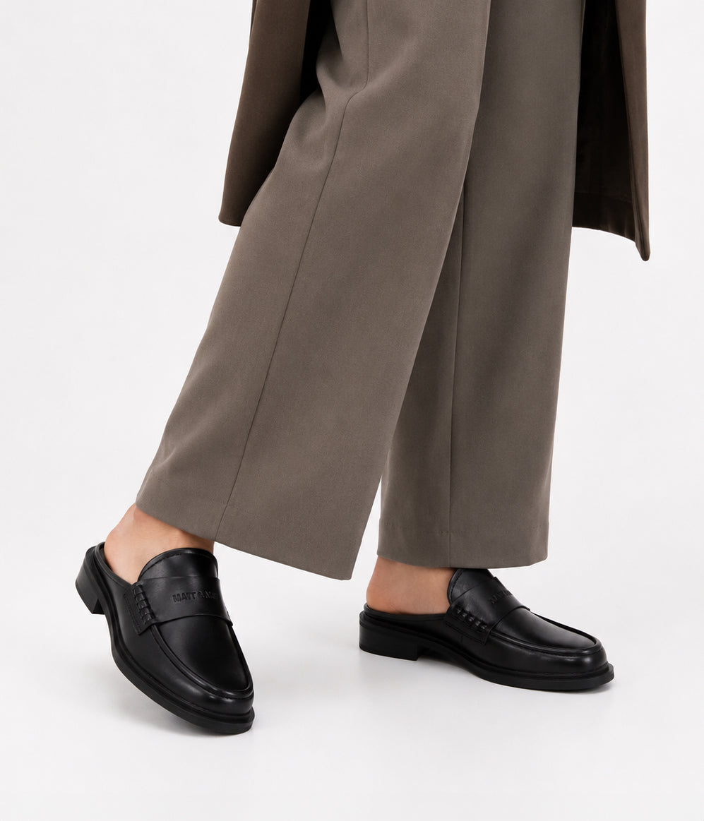 Matt & Nat Heidi Damen Mules Slipper schwarz vegan
