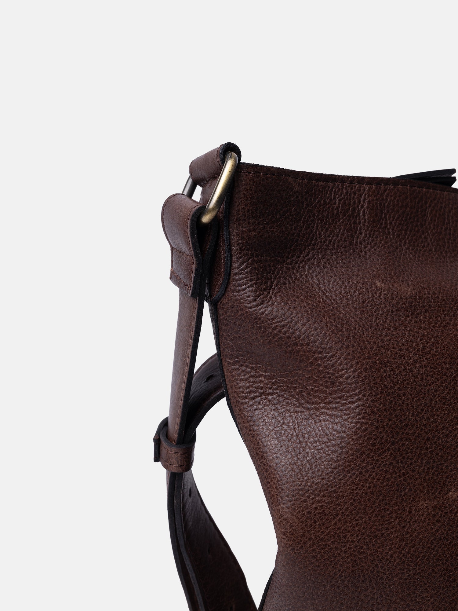 RE:DESIGNED Svea Big Umhängetasche Woodsmoke Leder