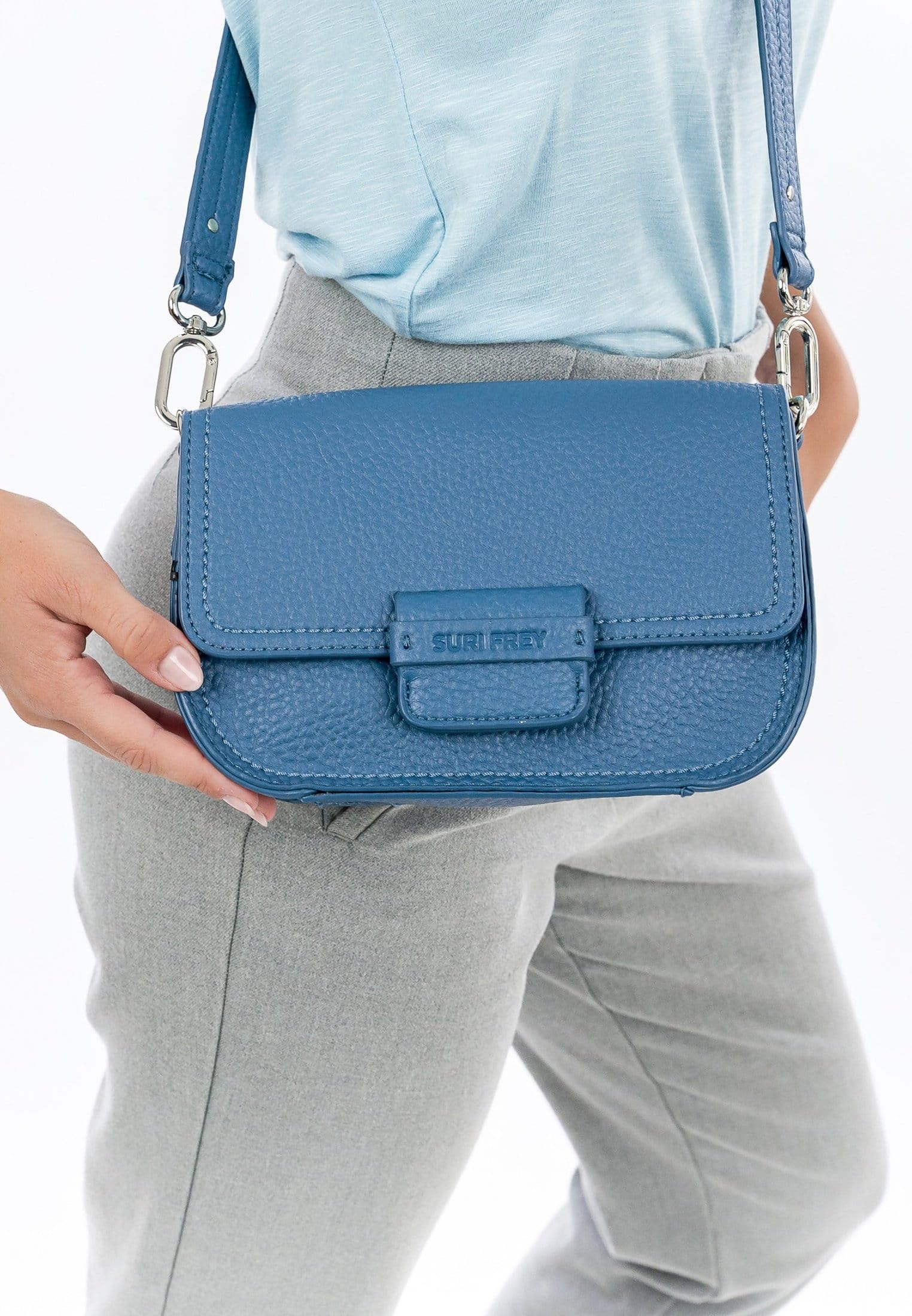 SURI FREY Berly Crossbody Umhängetasche Denim blau klein