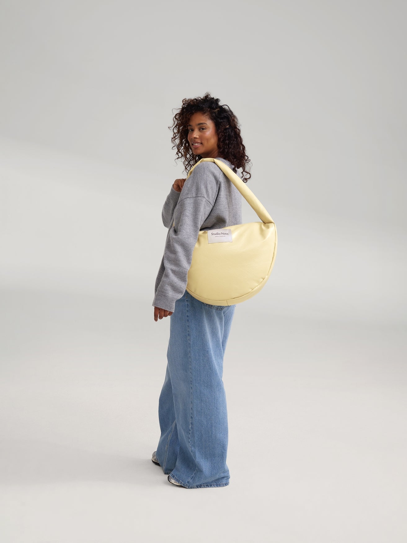 Studio Noos Vegan Leather Umhängetasche buttergelb