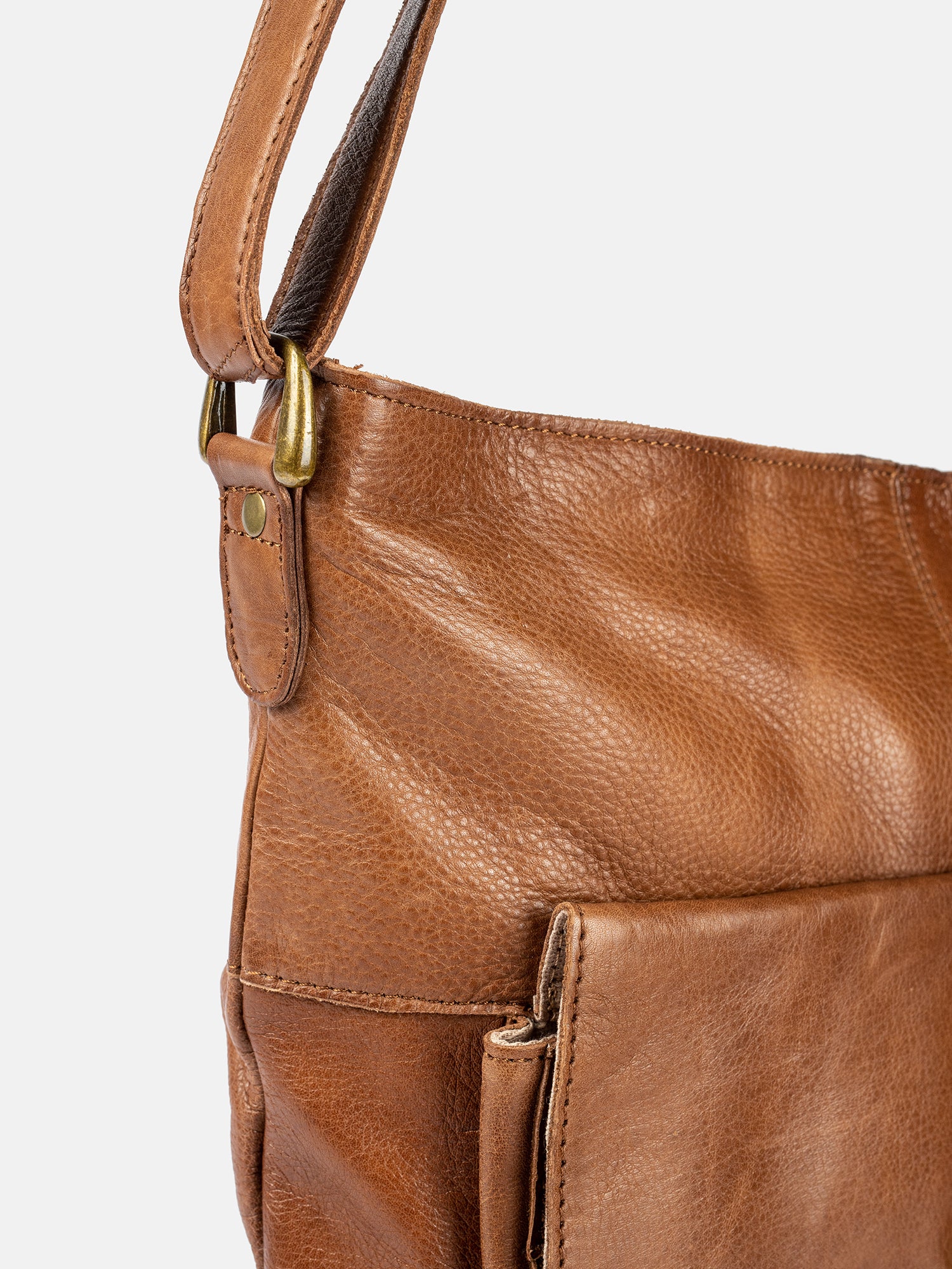 RE:DESIGNED 1656 Urban Umhängetasche Walnut Vollleder