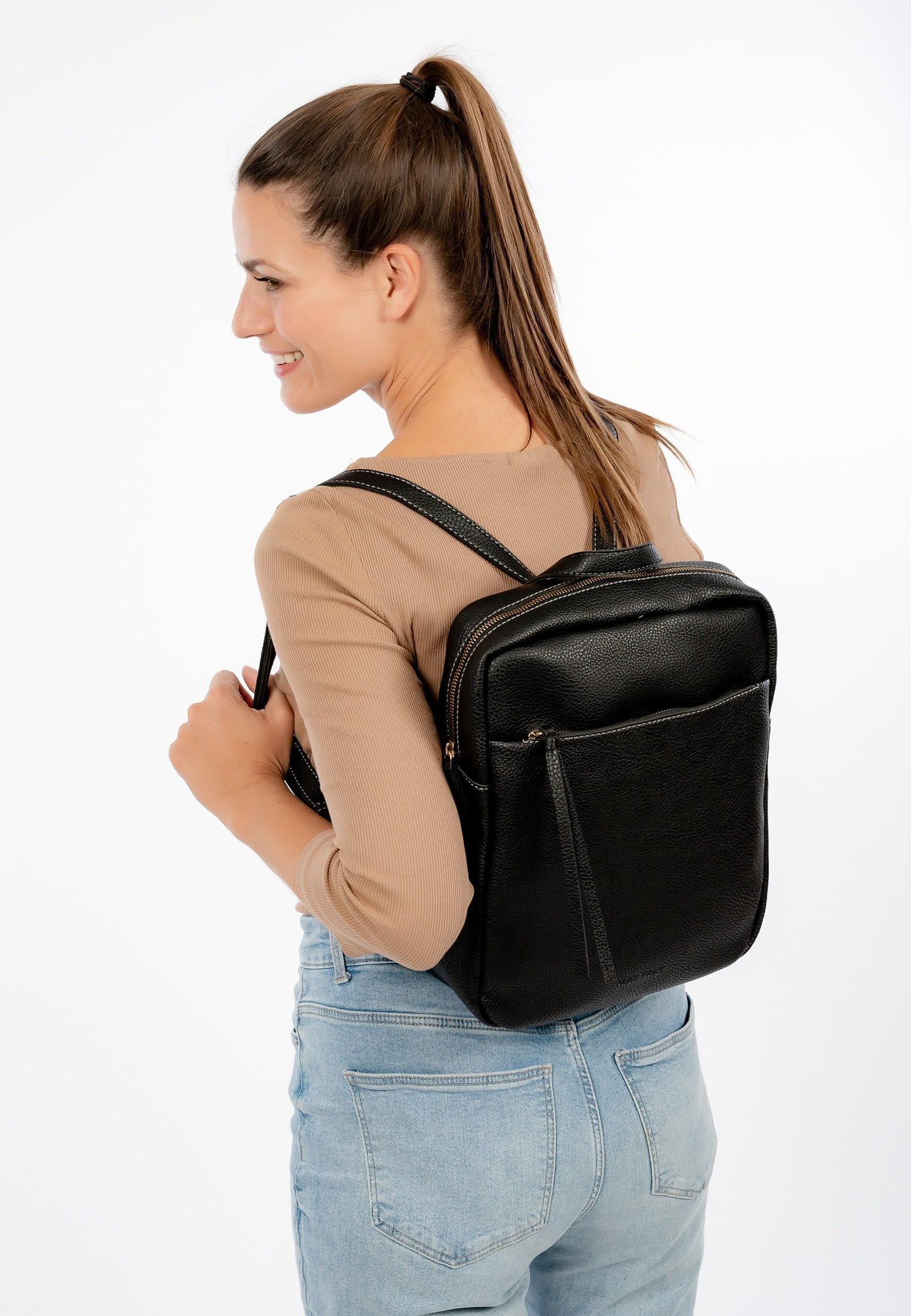 SURI FREY Orry Rucksack Schwarz Genarbt 26 cm