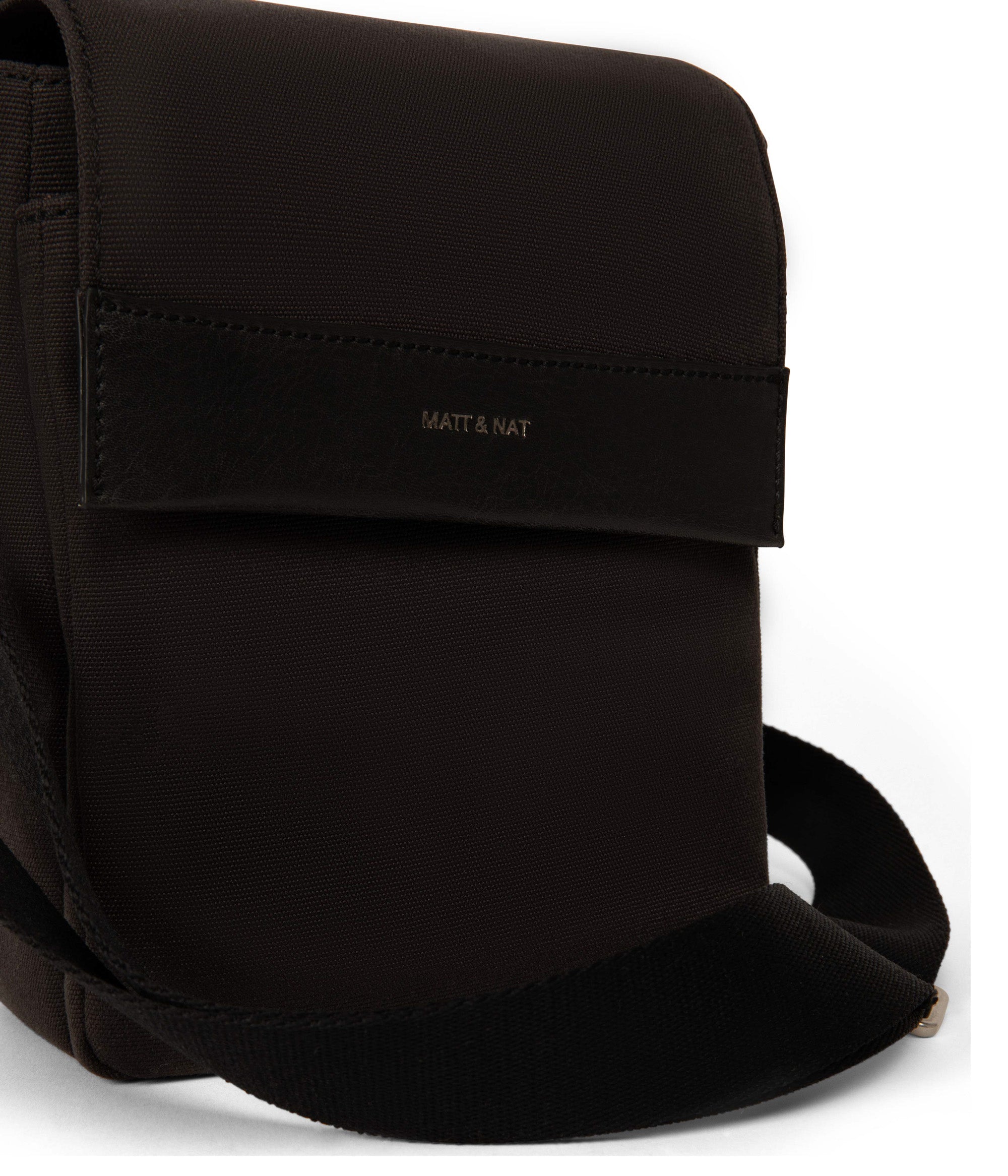 Matt & Nat Canvas Egon Messenger Schwarz recycelt