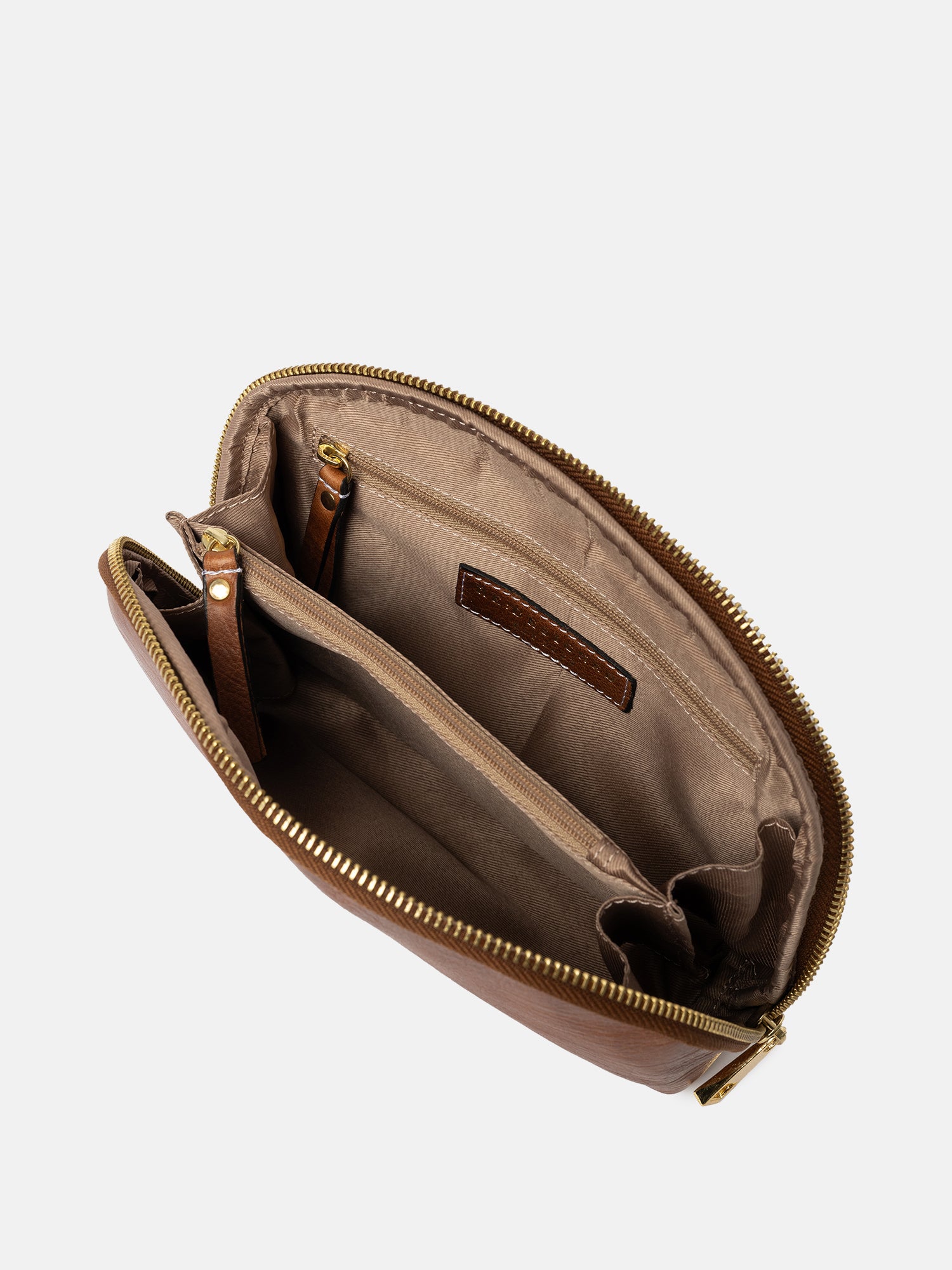 RE:DESIGNED Hoshi Kosmetiktasche Walnuss Vollleder