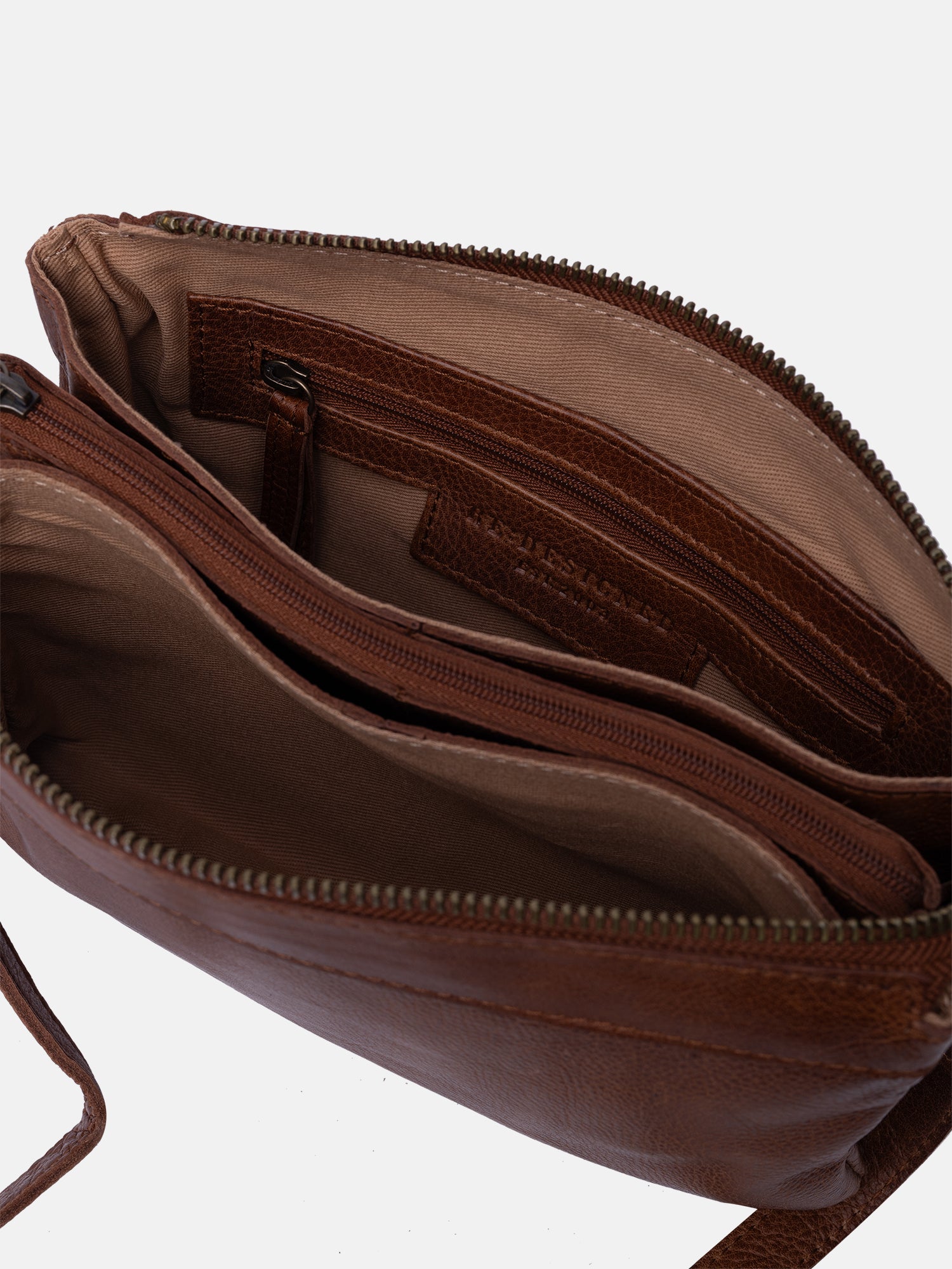 RE:DESIGNED Ola Clutch Walnut Vollleder