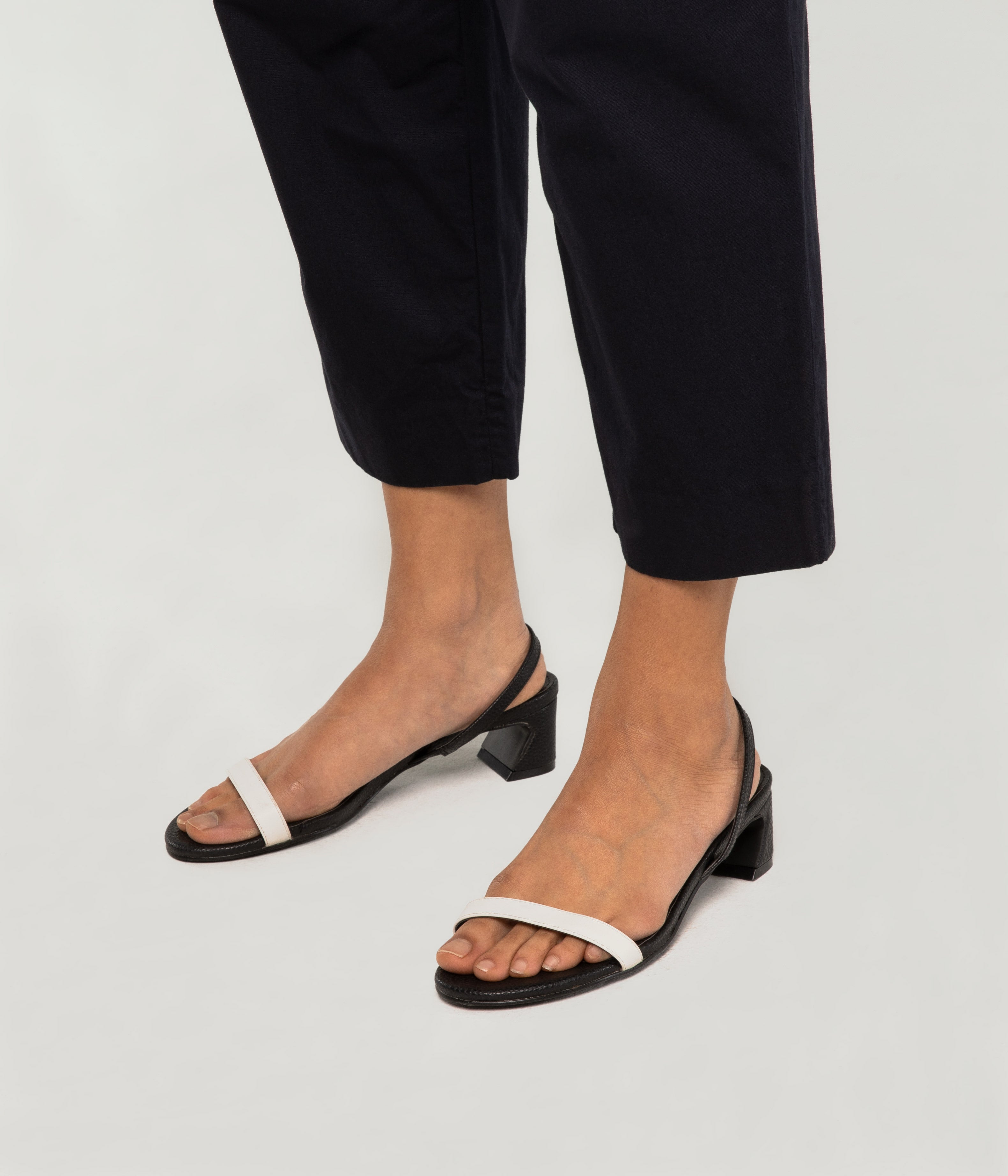 Matt & Nat Pepita Sandale Schwarz 38 Absatz vegan