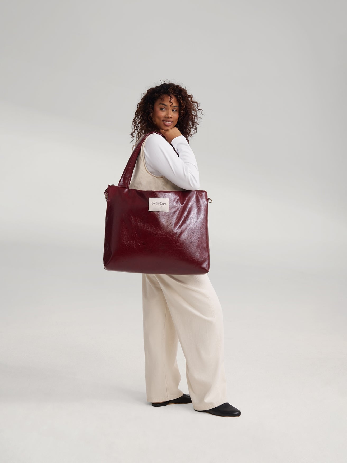 Studio Noos Vegan Leather Wickeltasche Burgunder Kunstleder