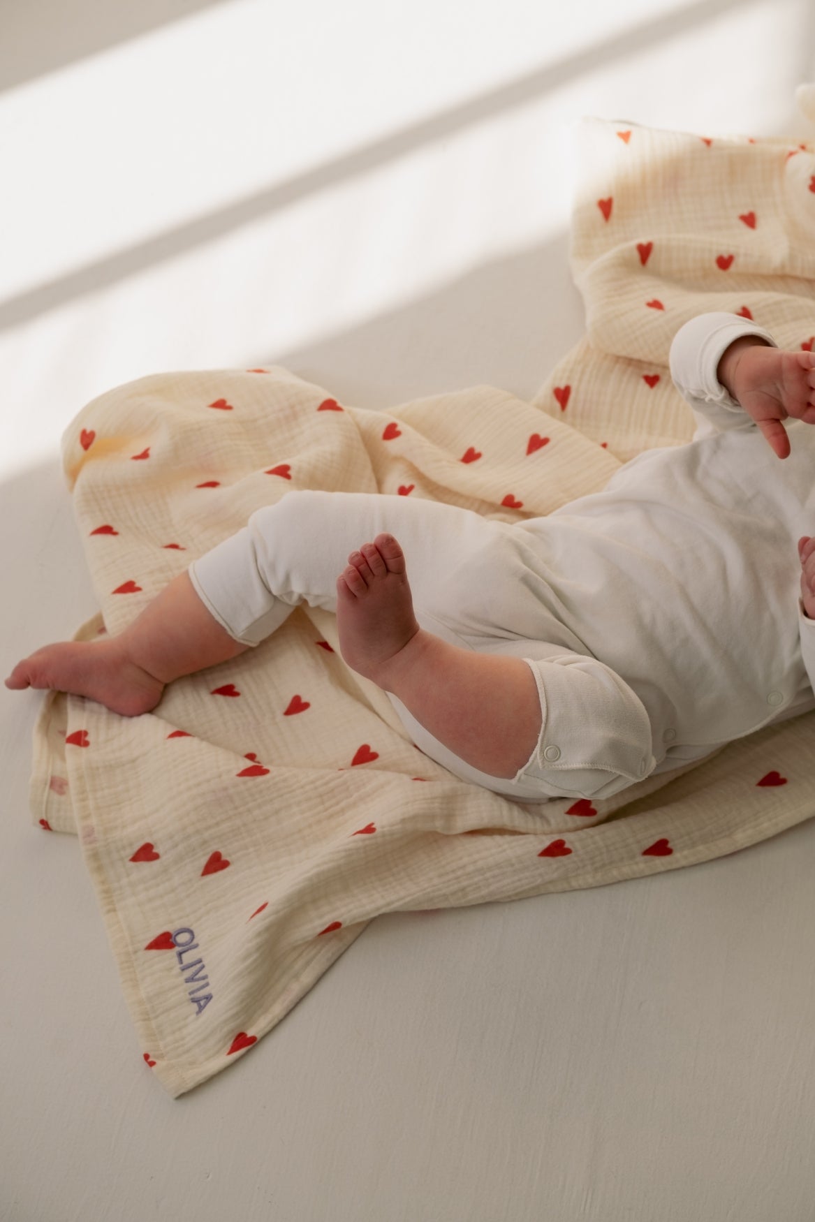 Studio Noos Swaddle Print Large Musselintuch Beige Hearts