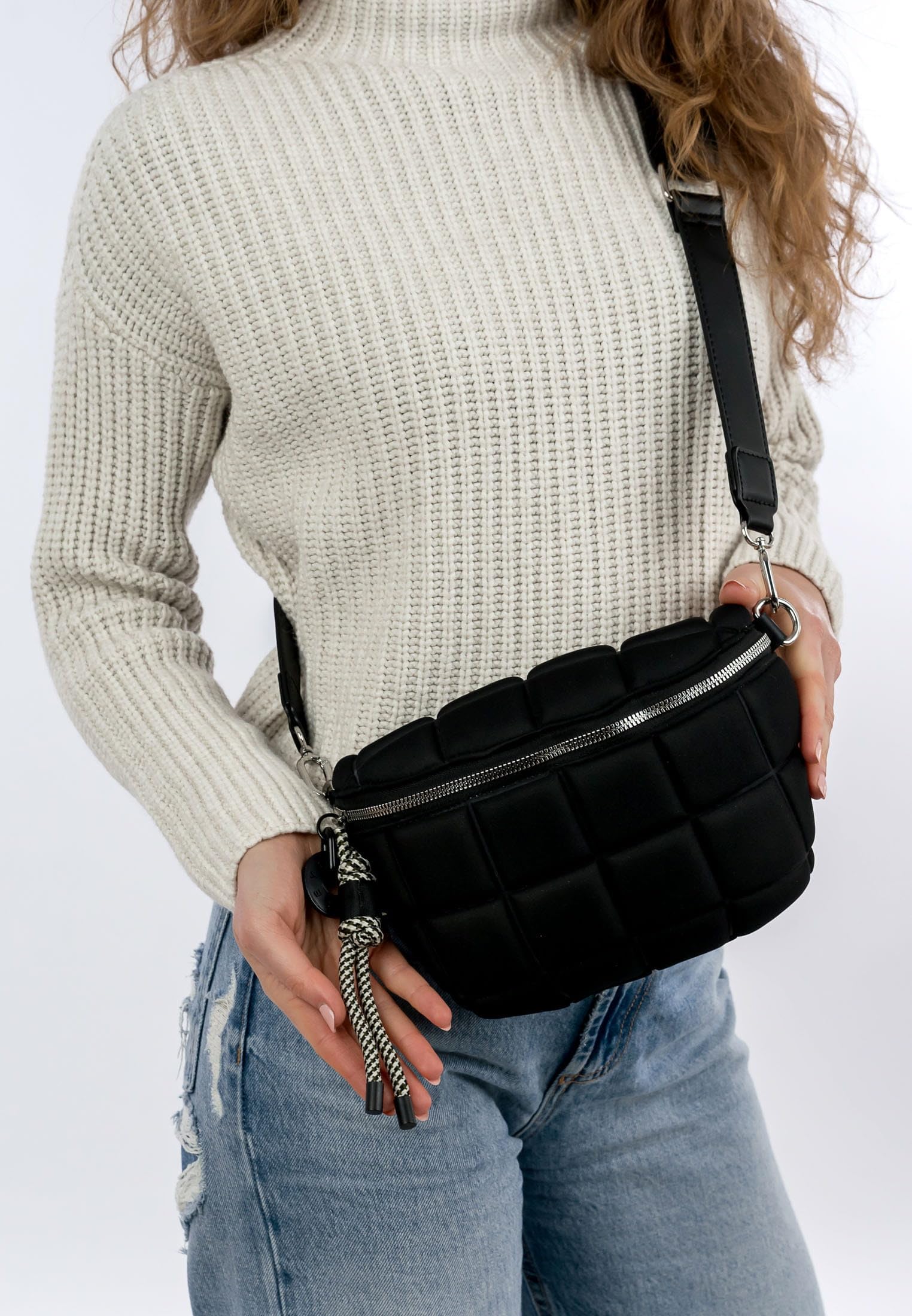 SURI FREY Jancy Crossbody Bag Umhängetasche Schwarz 23cm