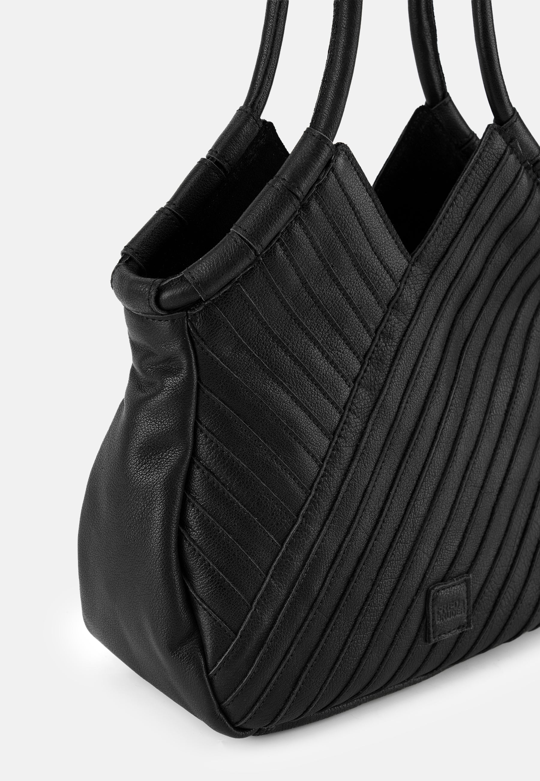 FREDsBRUDER Criss-Cross Hobo Tasche schwarz genarbtes Leder