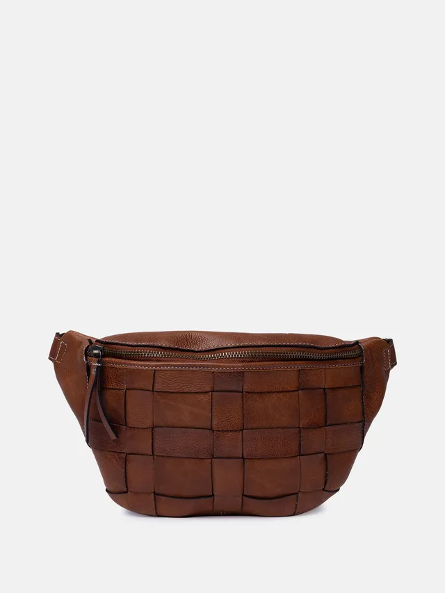 RE:DESIGNED Noor Bumbag Bauchtasche Walnut geflochten