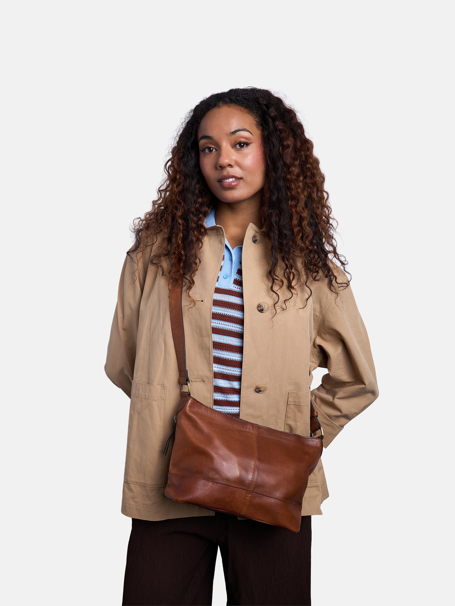 RE:DESIGNED Svea Small Umhängetasche Walnut
