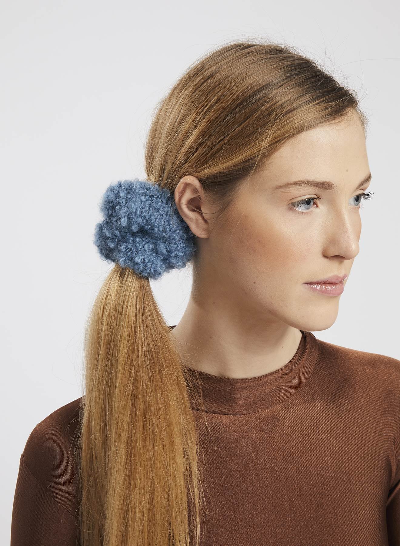 Maria la Rosa Scrunchie Boucle Haargummi Zuckerblau Wolle