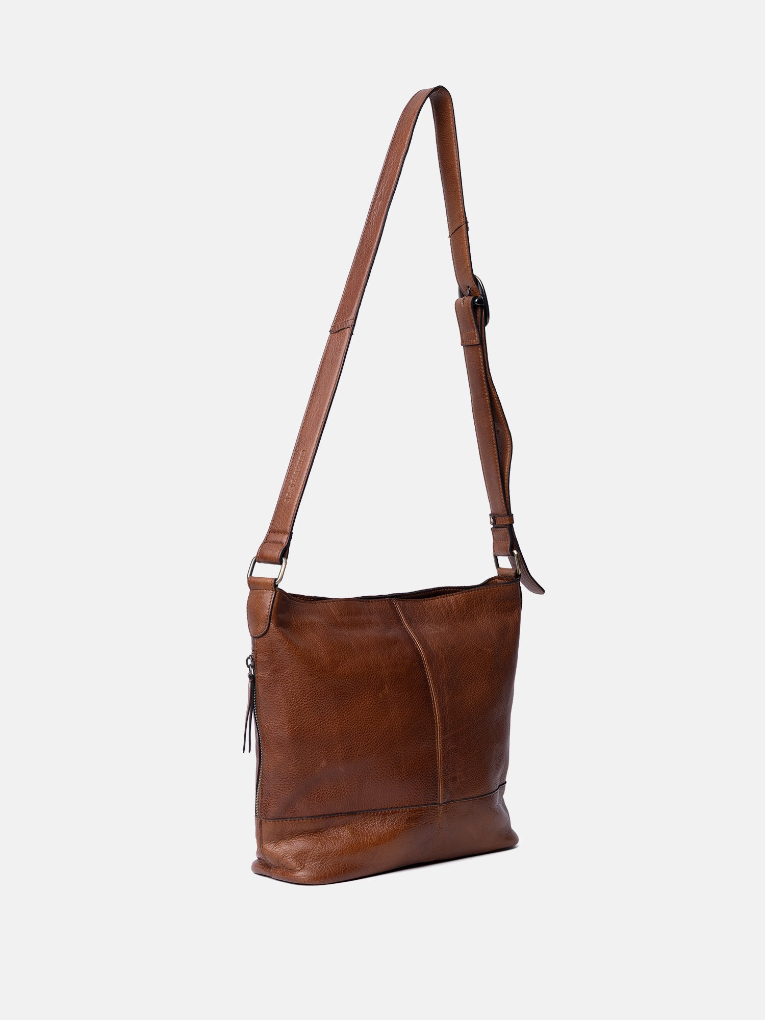 RE:DESIGNED Svea Big Umhängetasche Walnut Vollleder