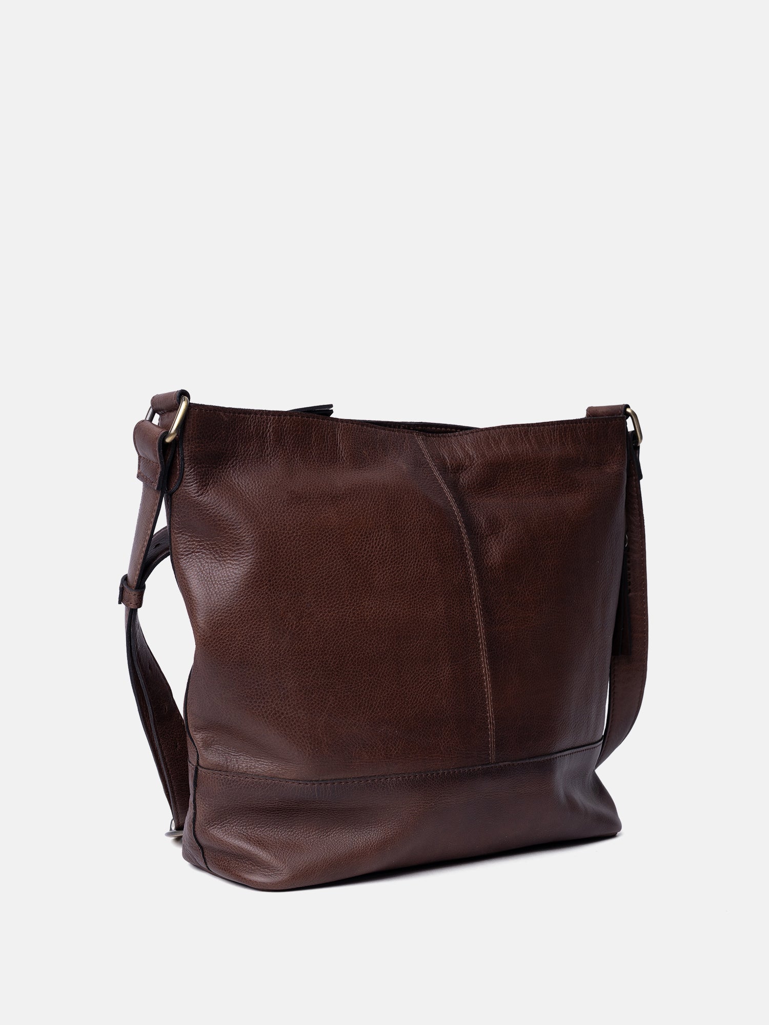 RE:DESIGNED Svea Big Umhängetasche Woodsmoke Leder