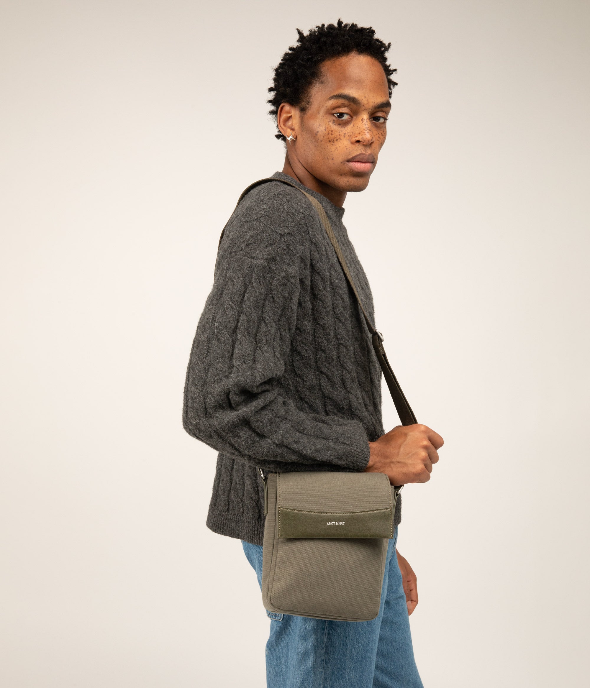 Matt & Nat Canvas Egon Messenger Schwarz recycelt