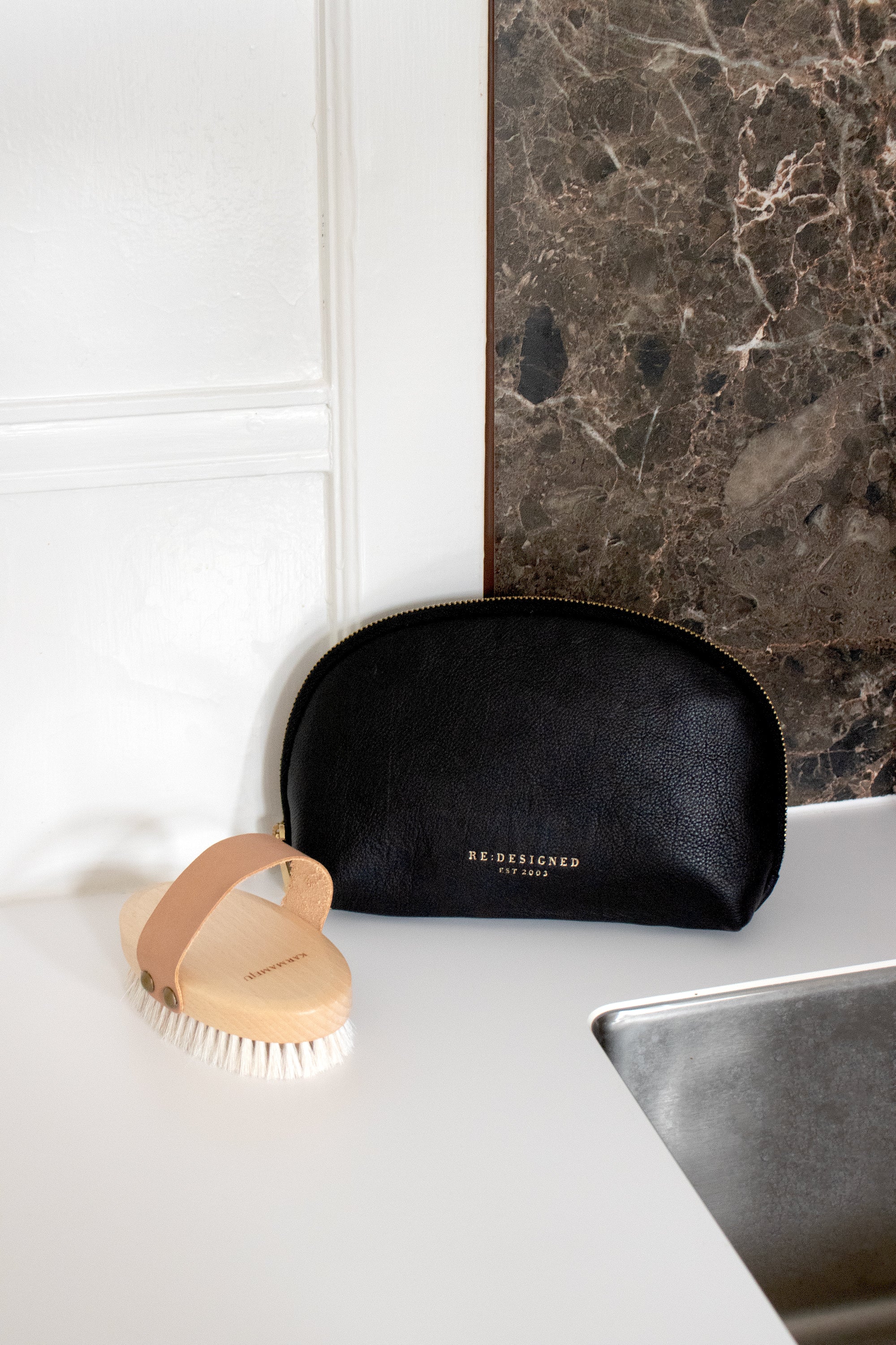 RE:DESIGNED Hoshi 6332 Kulturtasche Schwarz Leder