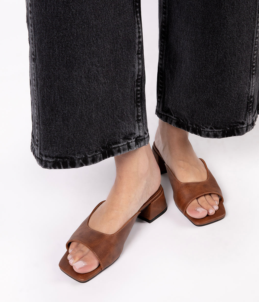Matt & Nat Angele Sandalen schwarz Blockabsatz