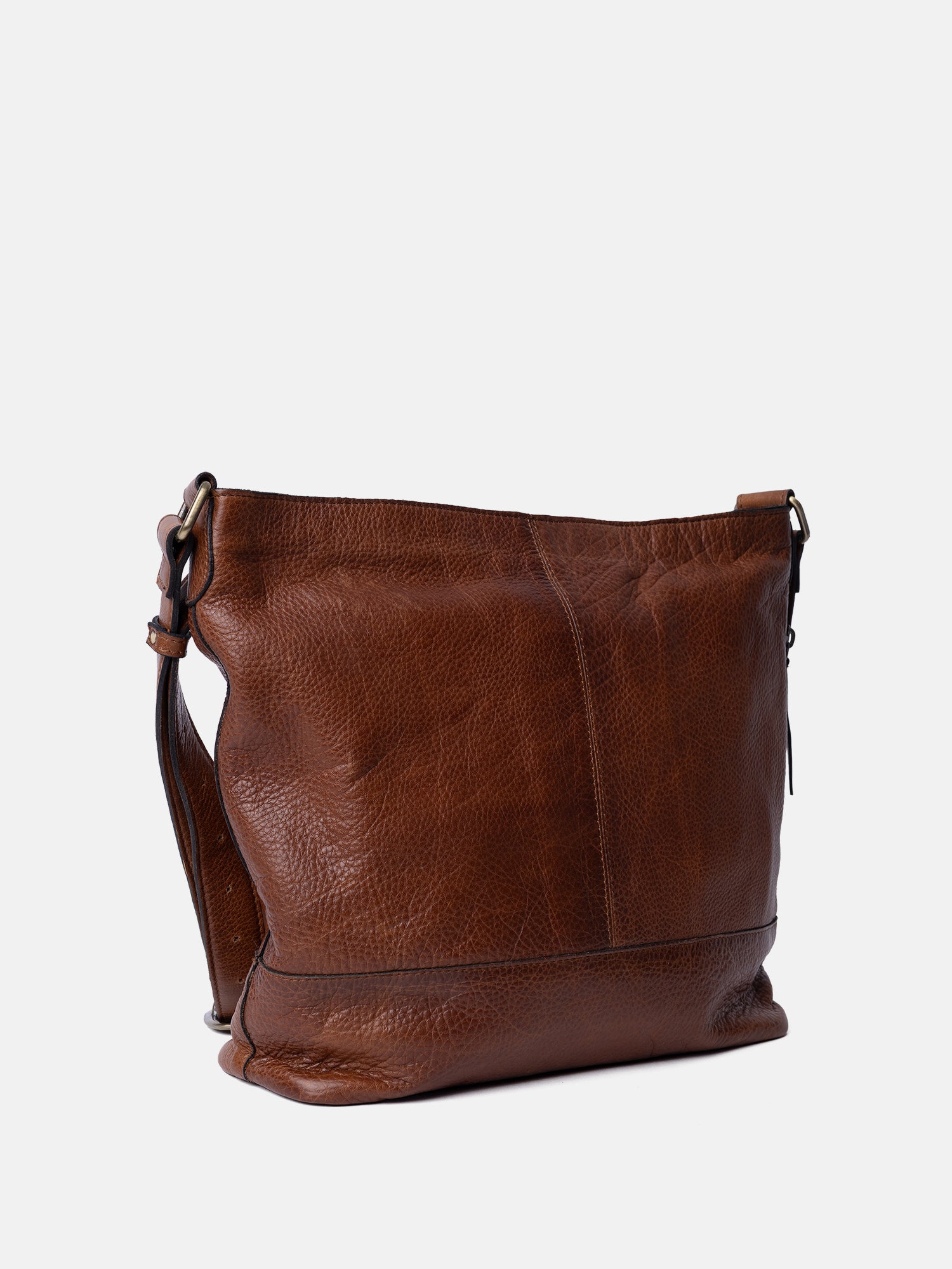 RE:DESIGNED Svea Big Umhängetasche Walnut Vollleder