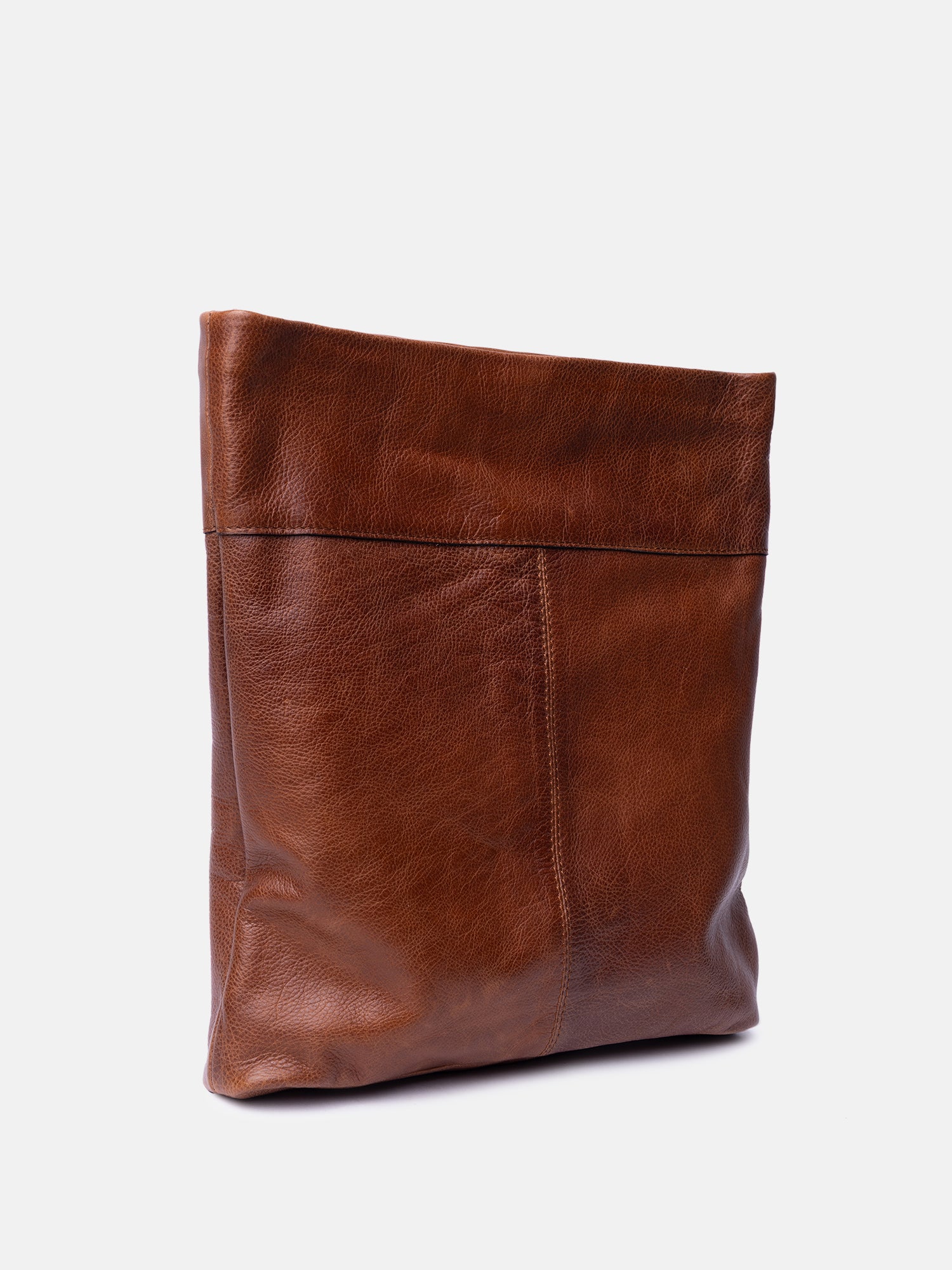 RE:DESIGNED Olea Big Umhängetasche Walnut Vollleder