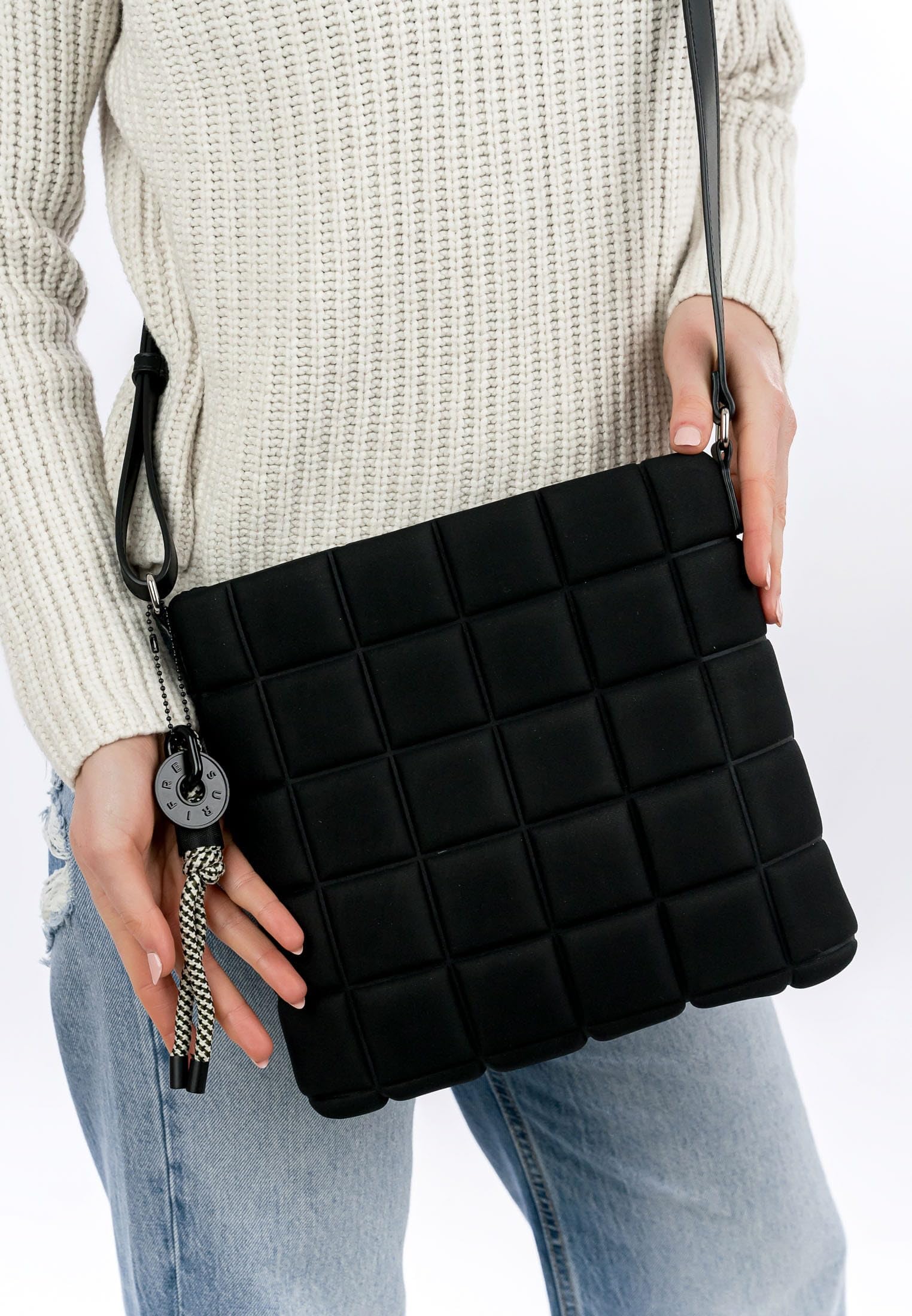 SURI FREY Jancy Crossover Bag Umhängetasche Schwarz Stepp