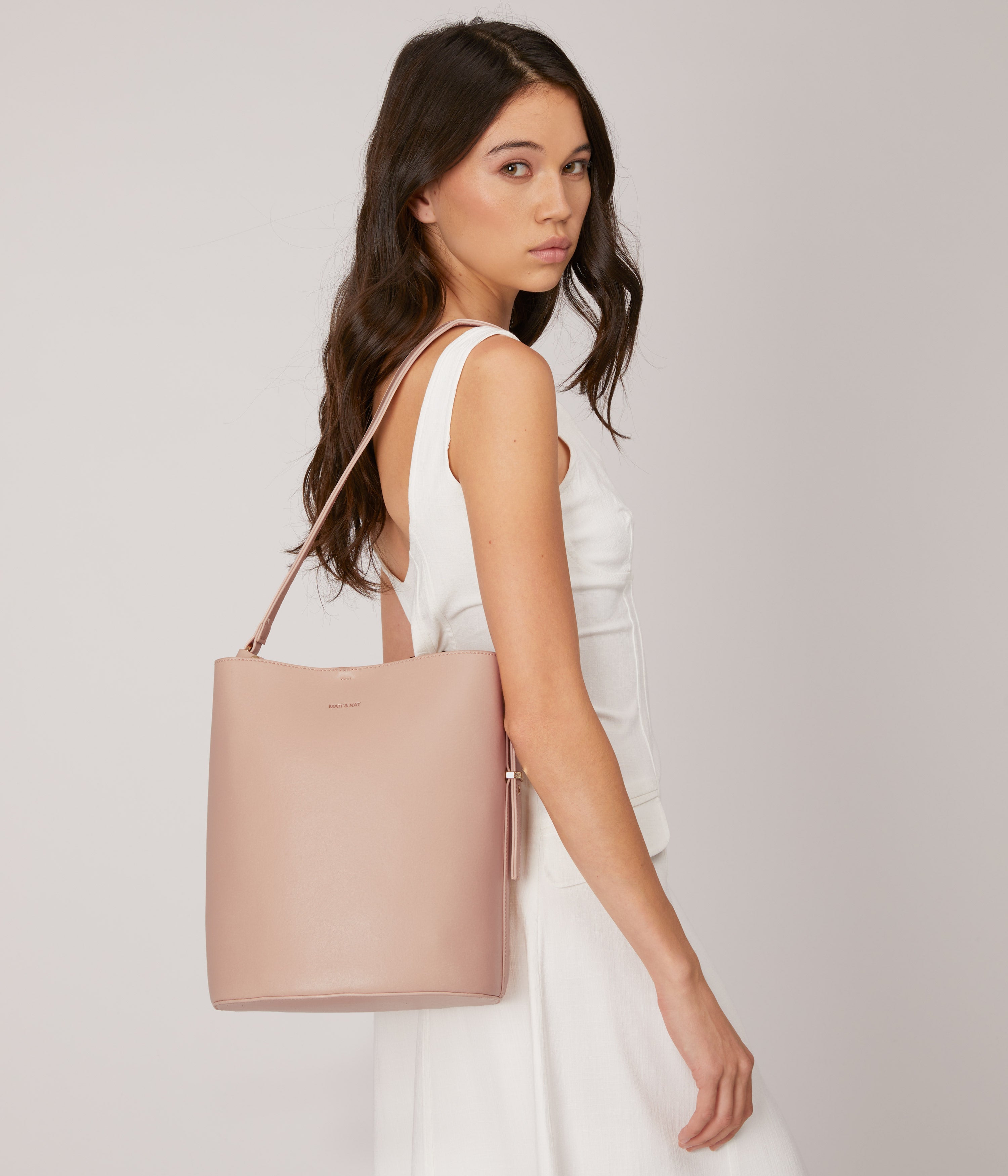 Matt & Nat Vintage Azur Beuteltasche Schwarz vegan