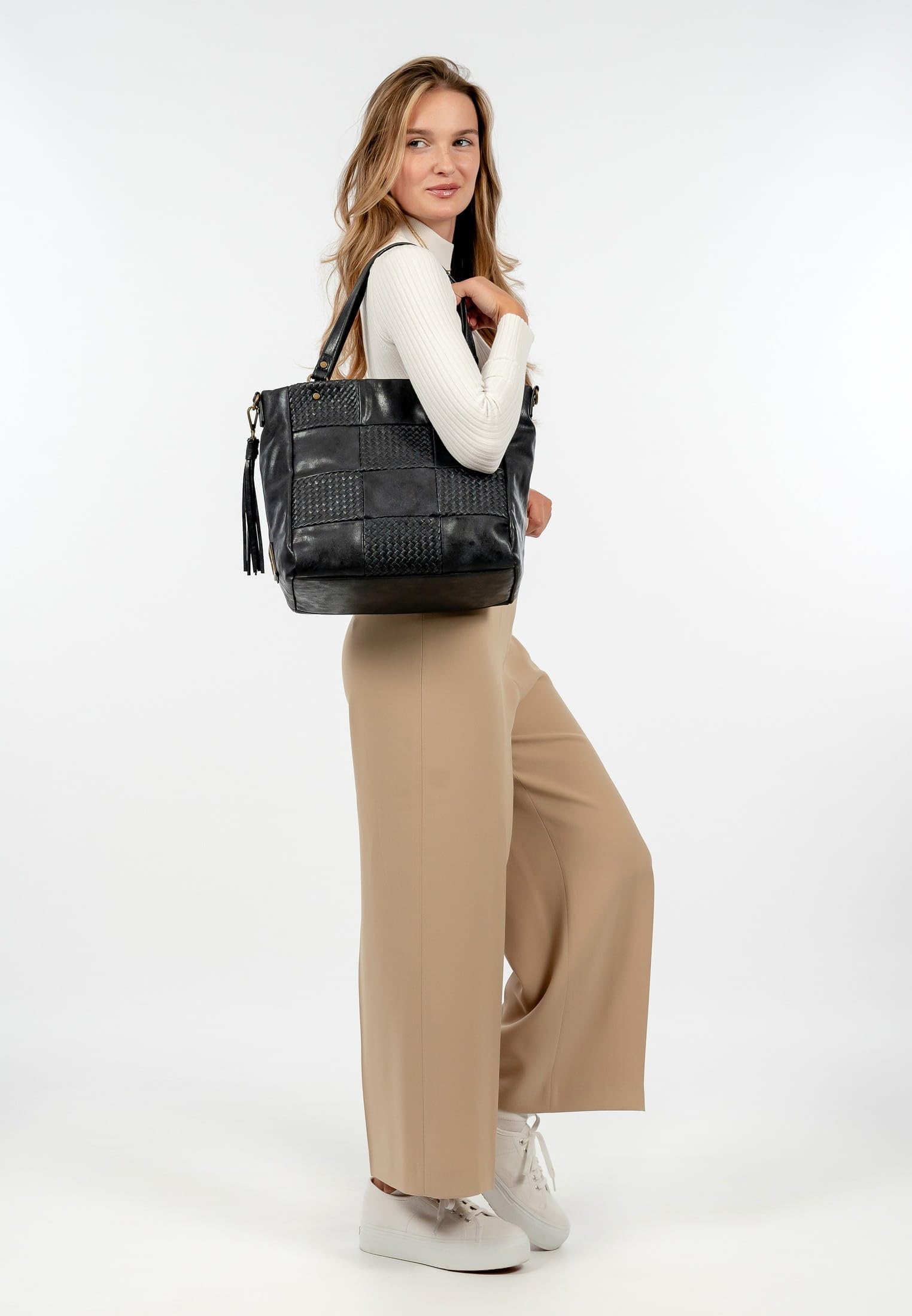 SURI FREY Bly Shopper Umhängetasche Blue Patchwork