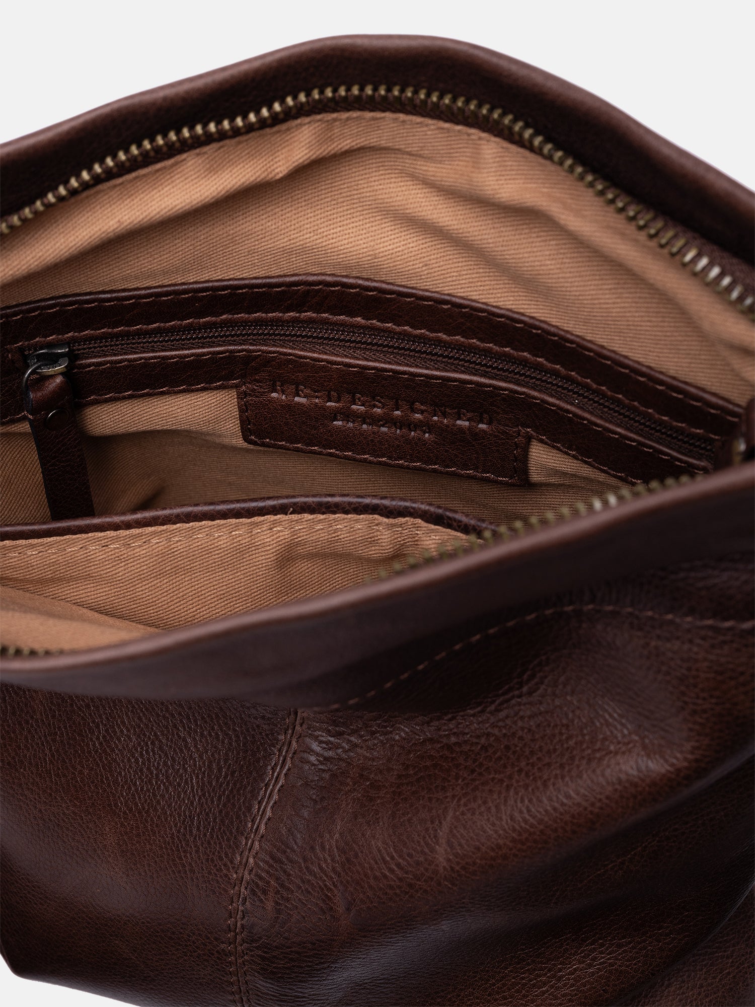 RE:DESIGNED Olea Small Umhängetasche Woodsmoke Vollleder
