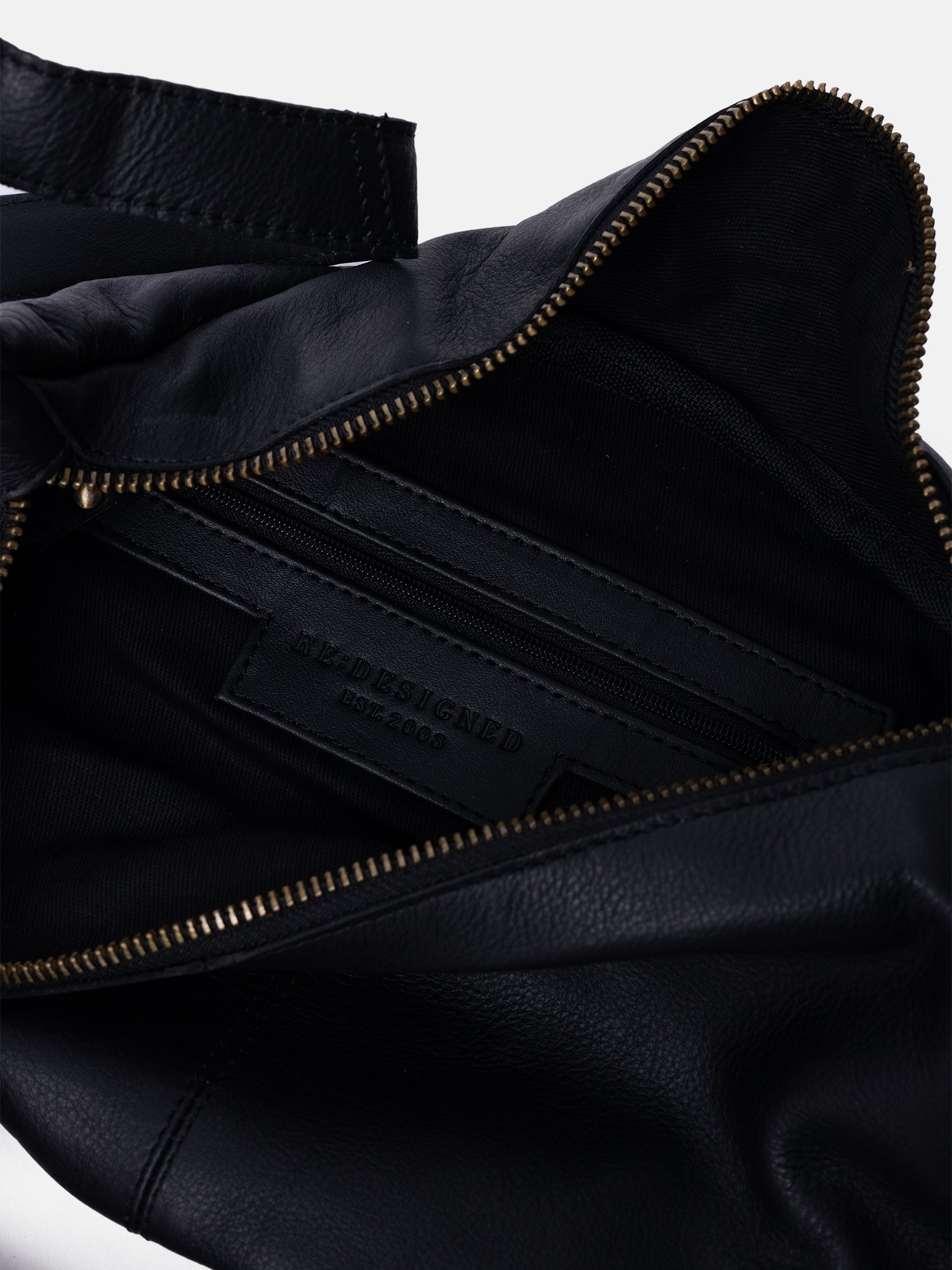 RE:DESIGNED Selina Bauchtasche Schwarz Vollleder