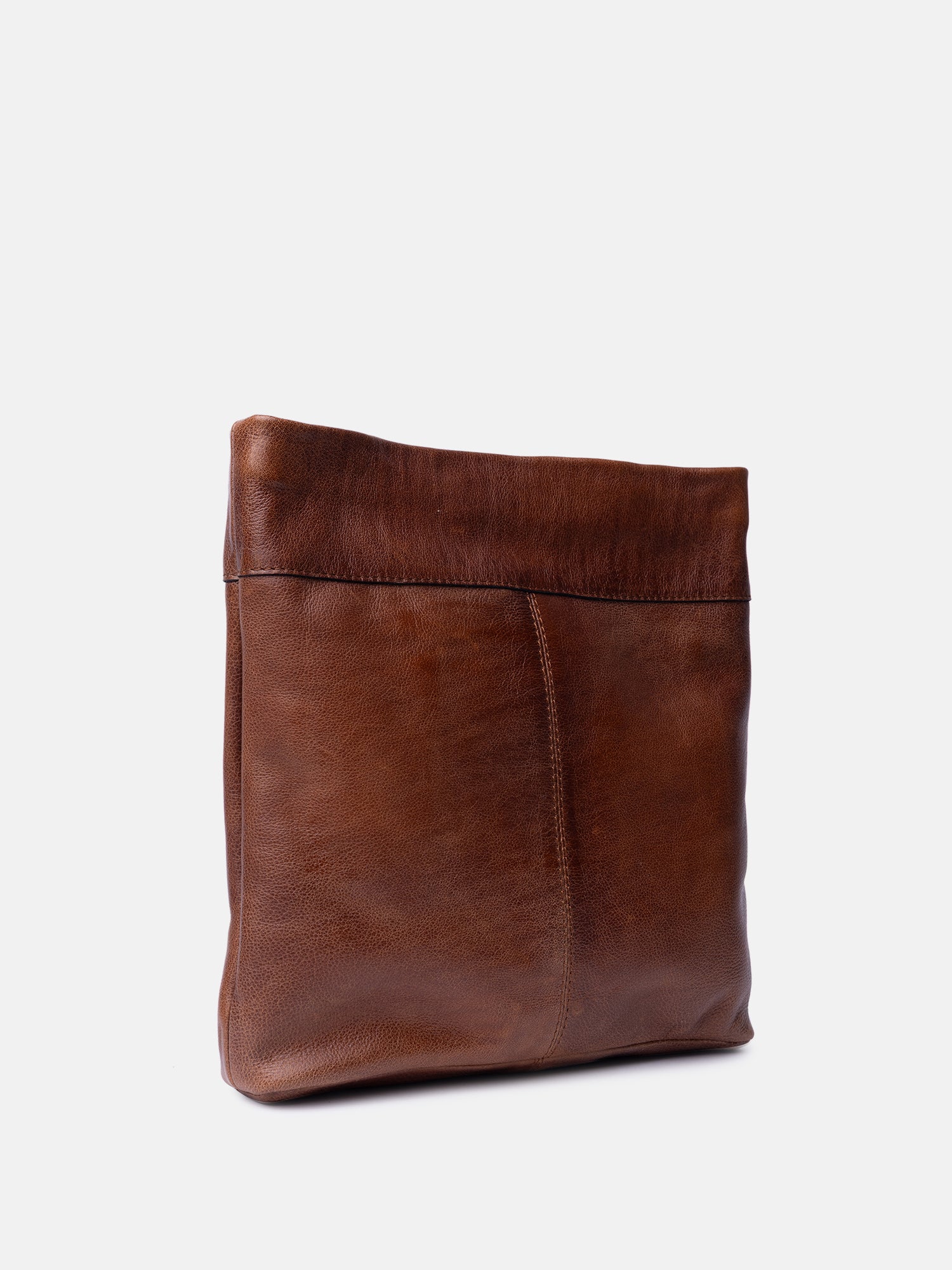 RE:DESIGNED Olea Small Umhängetasche Walnut Vollleder