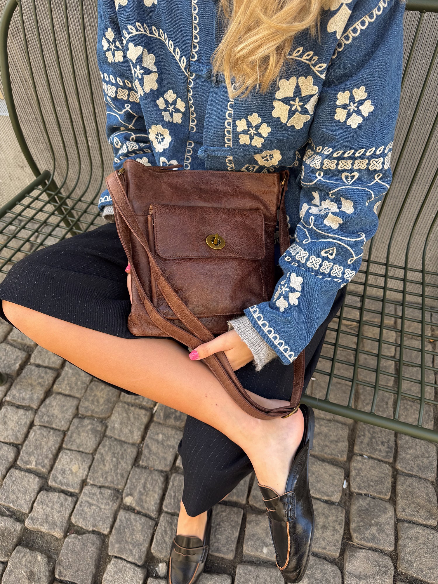 RE:DESIGNED Kay Urban Schultertasche Woodsmoke Leder
