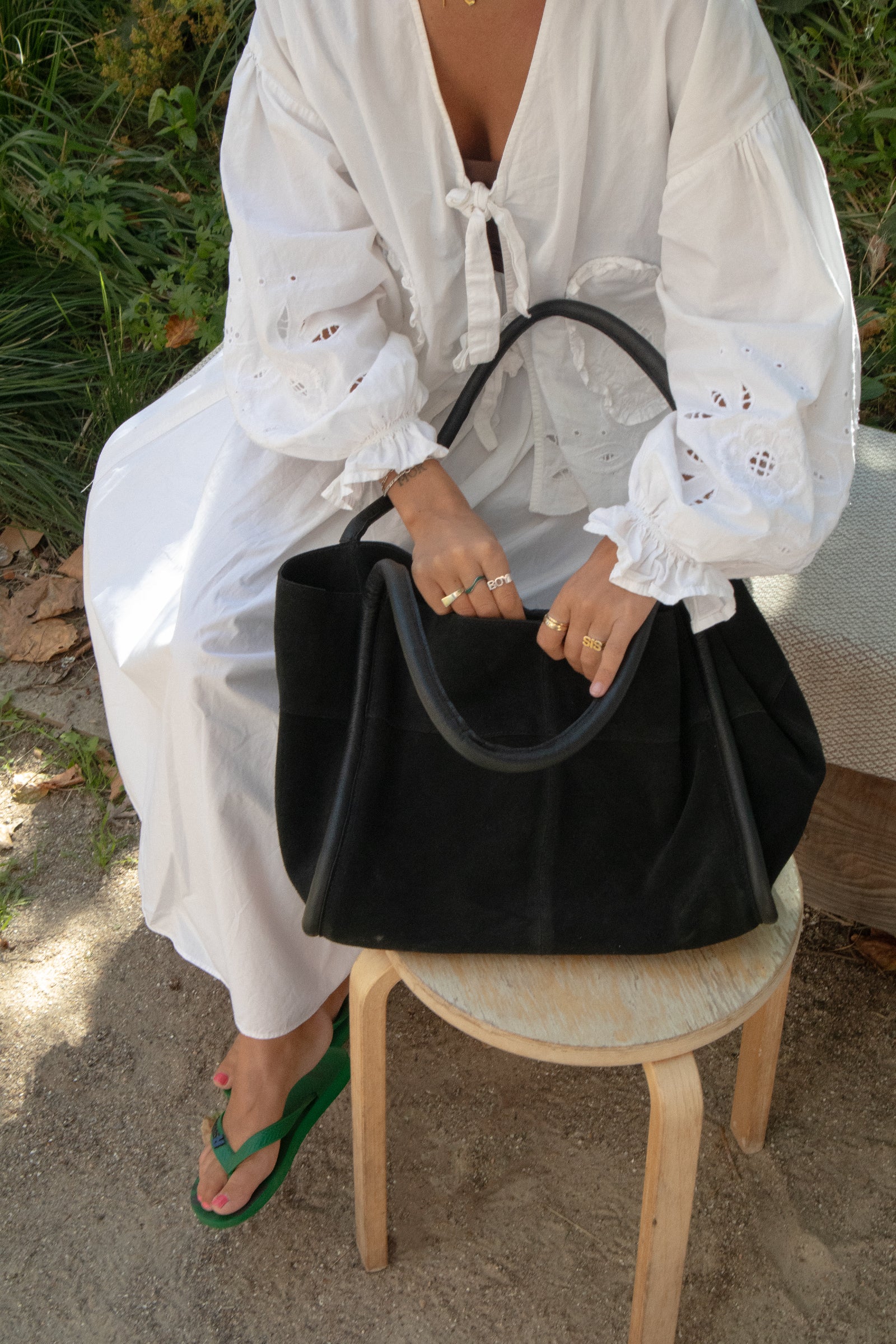 RE:DESIGNED Meno Shopper Schwarz Veloursleder