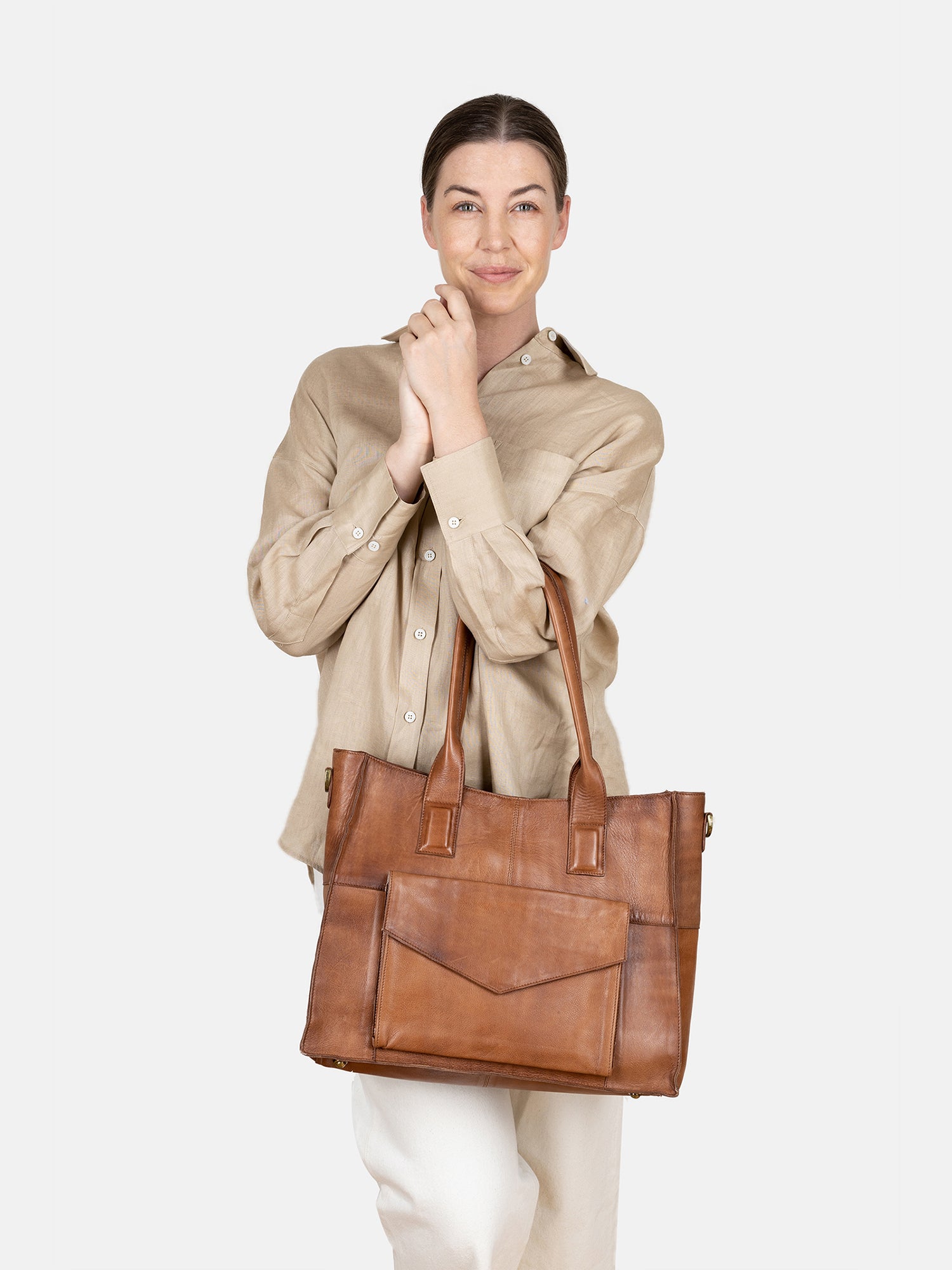 RE:DESIGNED Otilia 5129 Umhängetasche Walnut Leder