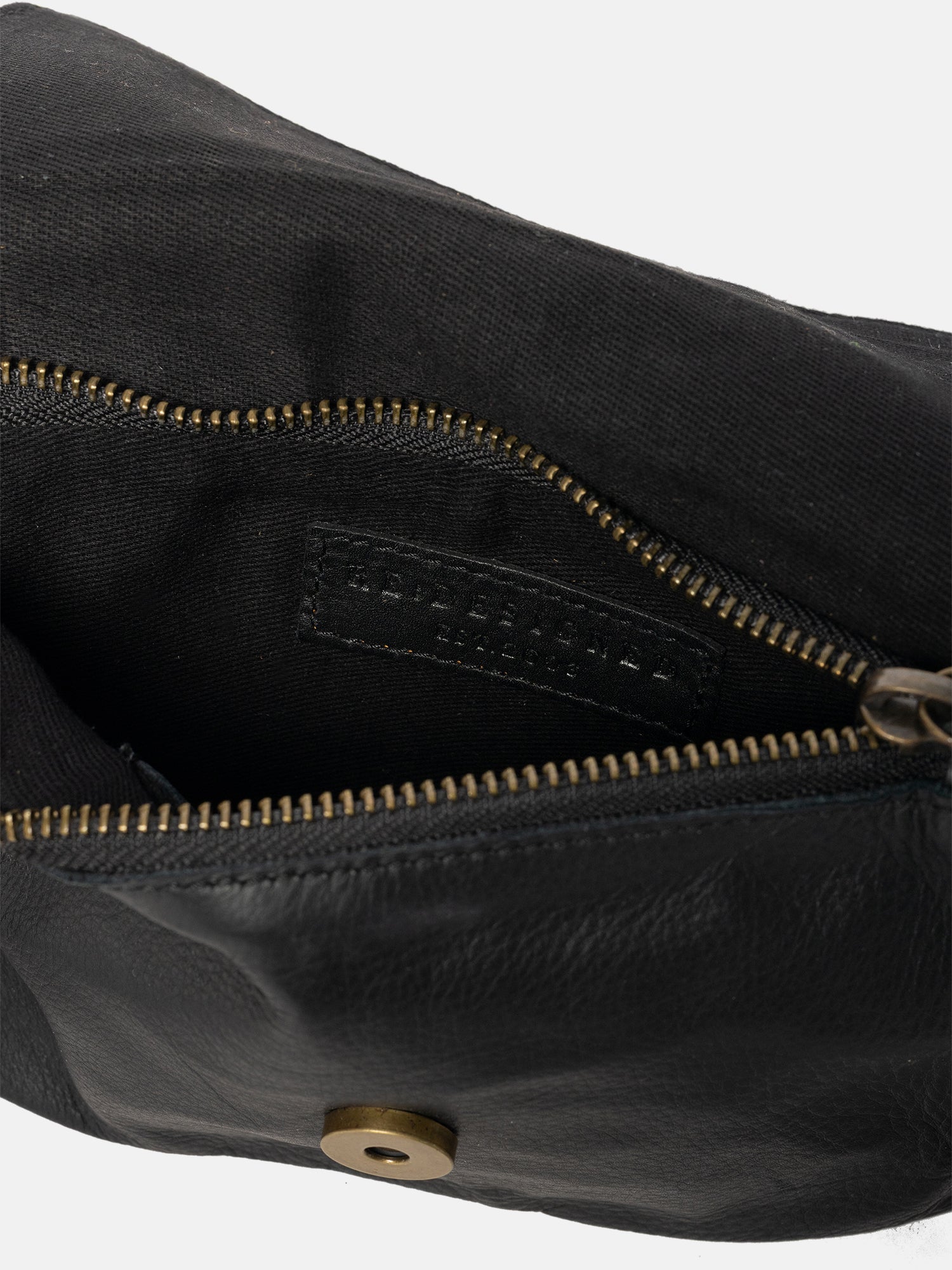 RE:DESIGNED Acile Urban 5137 Clutch Schwarz Vollleder