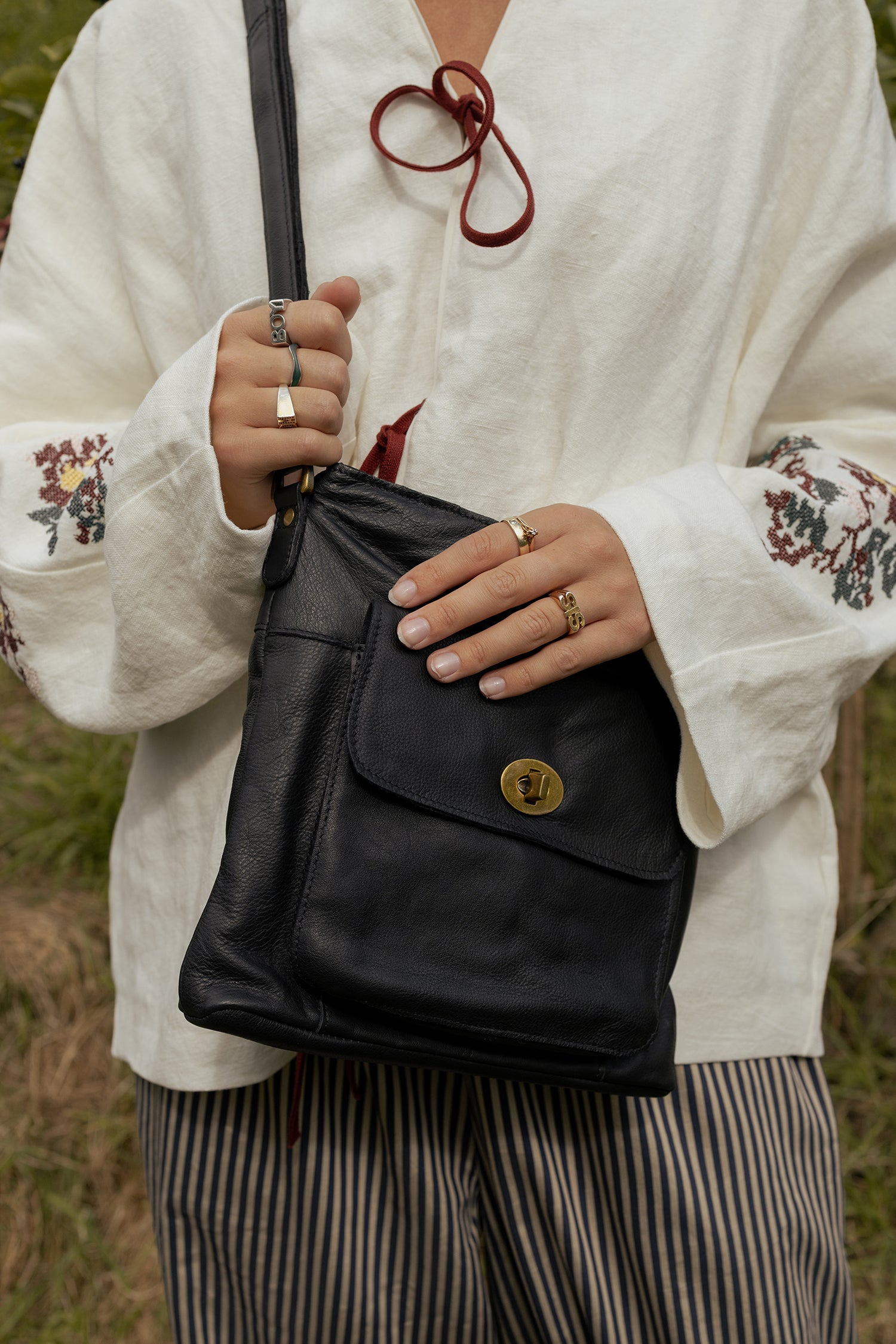 RE:DESIGNED Kay Urban Umhängetasche Schwarz Vollleder