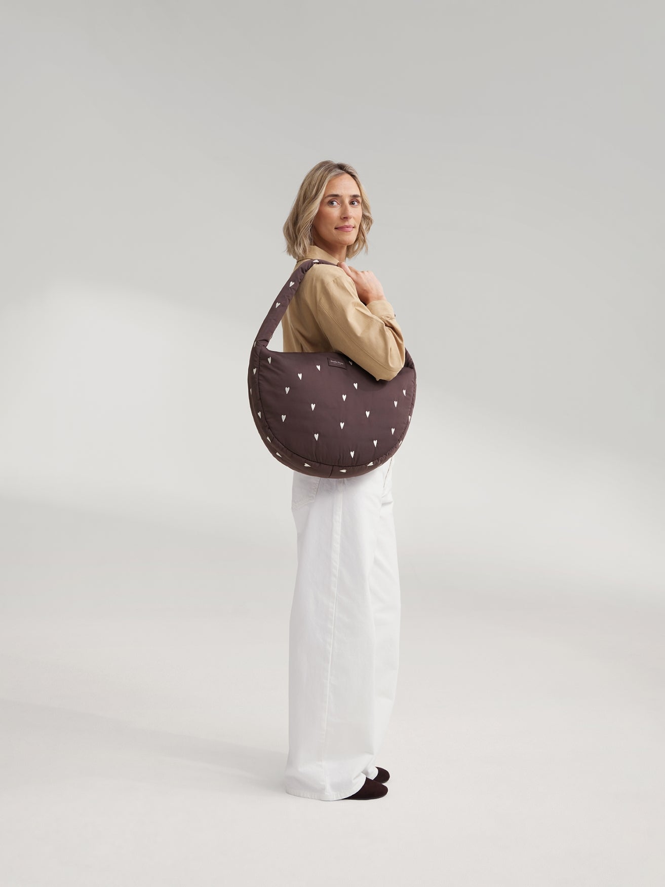 Studio Noos Puffy Umhängetasche Brown Hearts